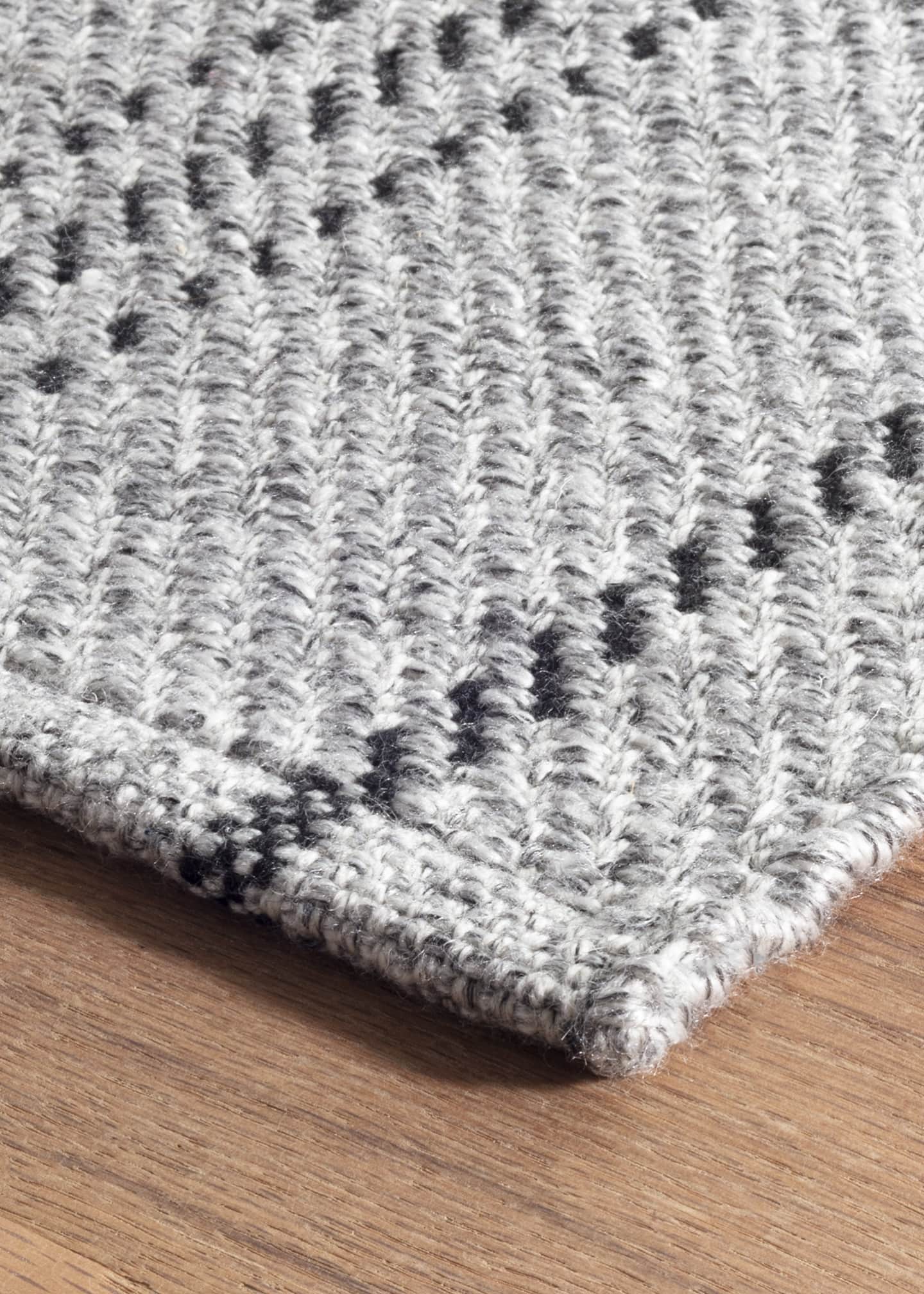 Annie Selke Melange Stripe Grey/Black Handwoven Indoor/Outdoor Rug, 5' x 8' Image 5 of 5