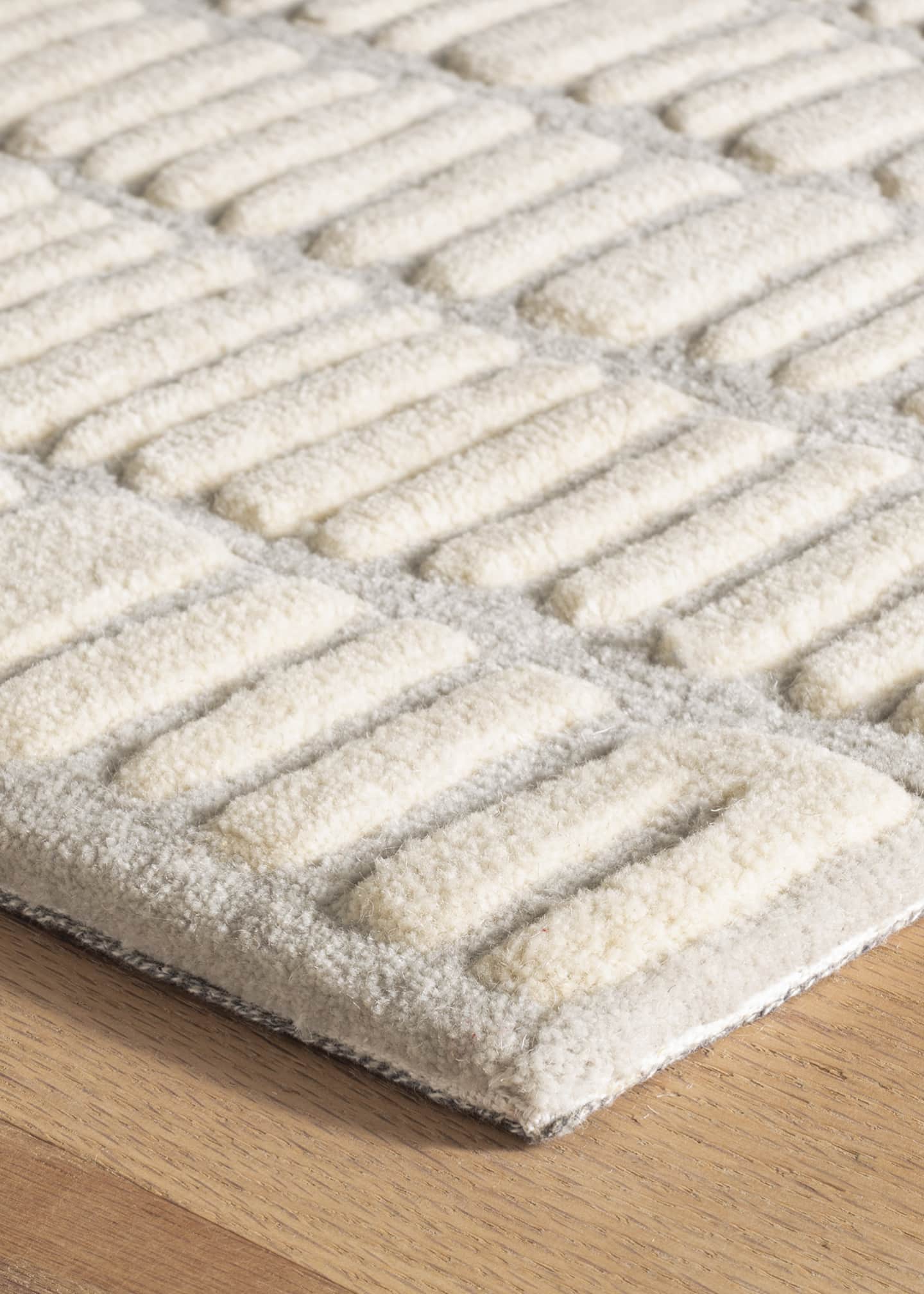 Annie Selke Roark Ivory Hand-Tufted Rug, 4' x 6' Image 5 of 5