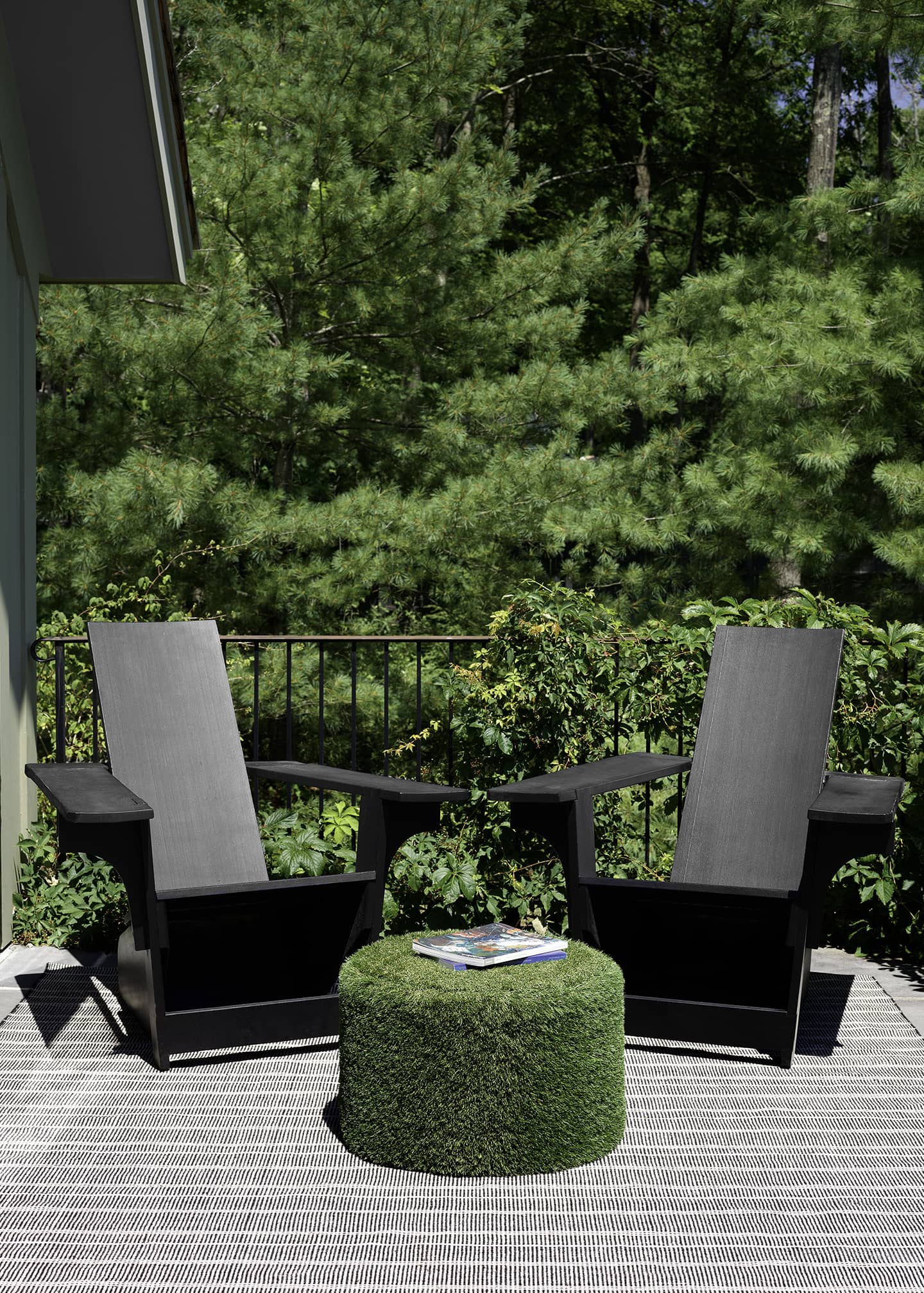 Annie Selke Samson Black Handwoven Indoor/Outdoor Rug, 3' x 5' Image 3 of 5