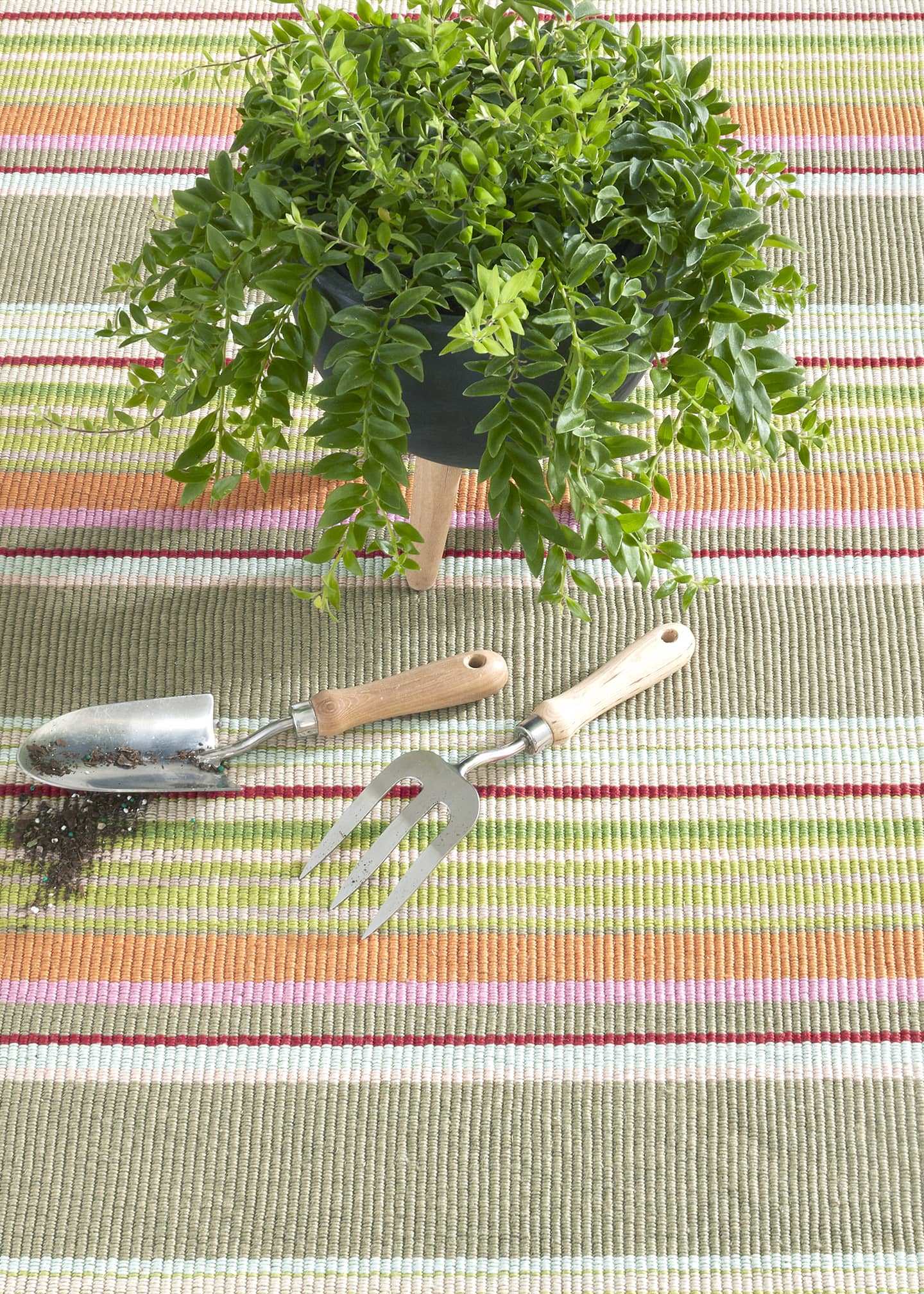 Annie Selke Stone Soup Handwoven Indoor/Outdoor Rug, 5' x 8' Image 2 of 6