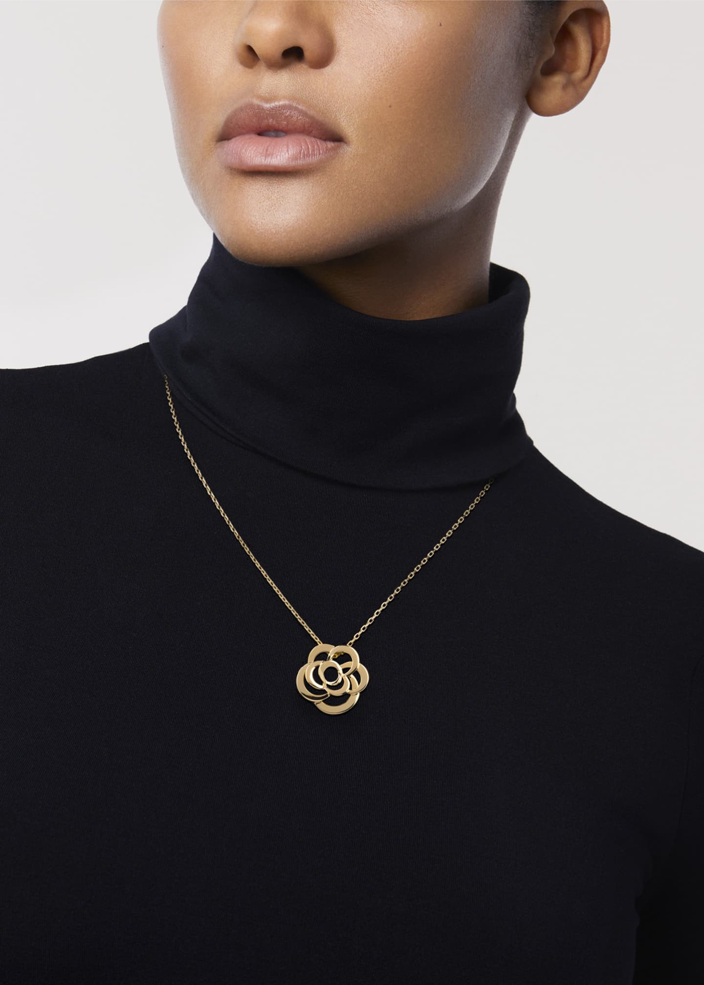 CHANEL FIL DE CAMÉLIA NECKLACE Image 2 of 4