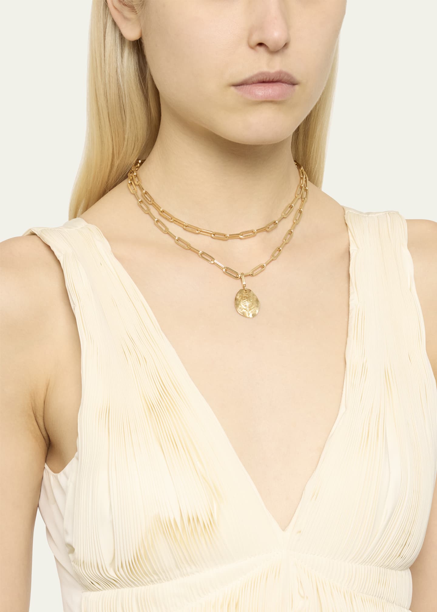 Mellerio 18K Yellow Gold Turtle Medal Charm Image 3 of 6