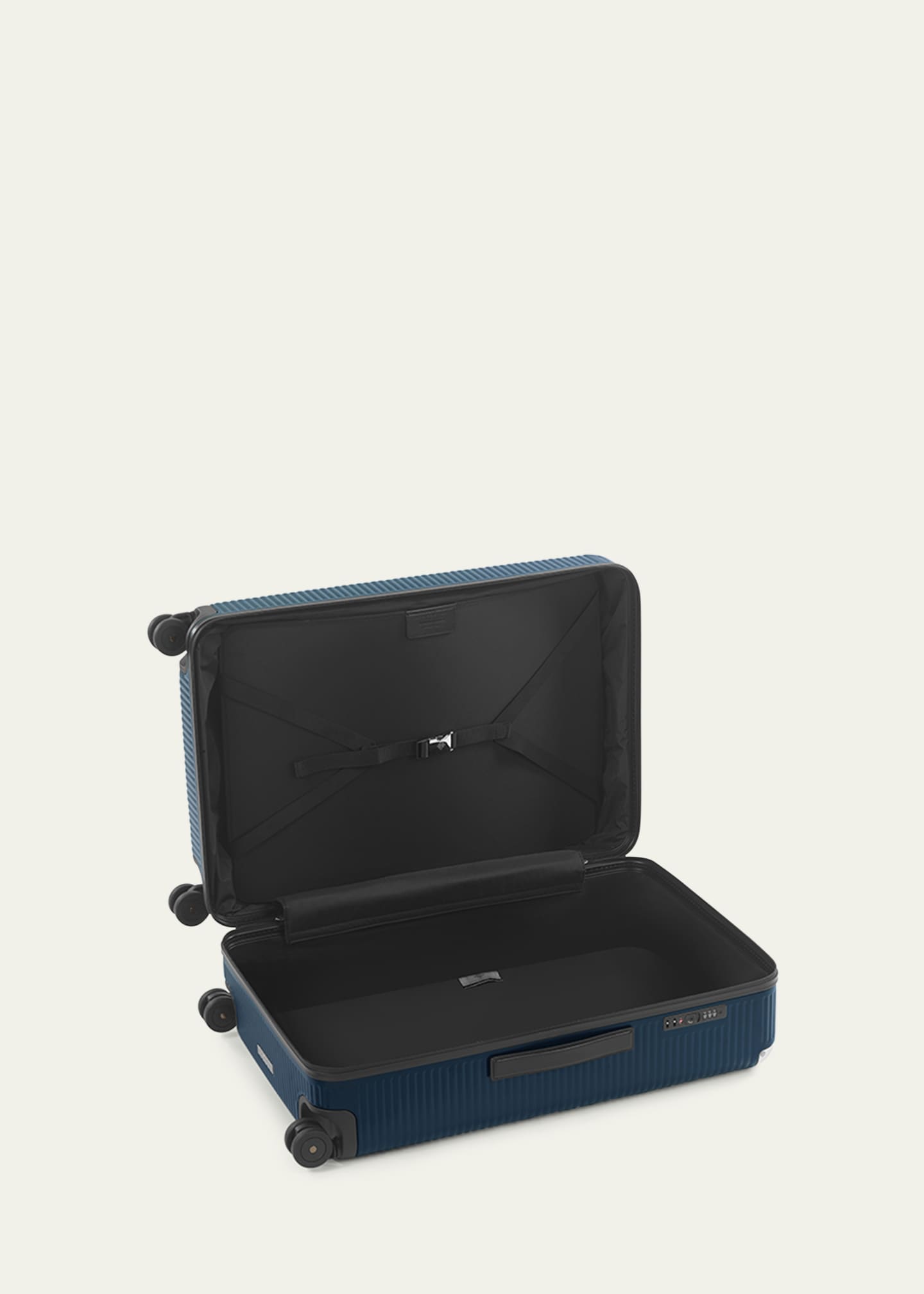 FPM Milano Bank Zip 22" Deluxe Spinner Luggage Image 3 of 4