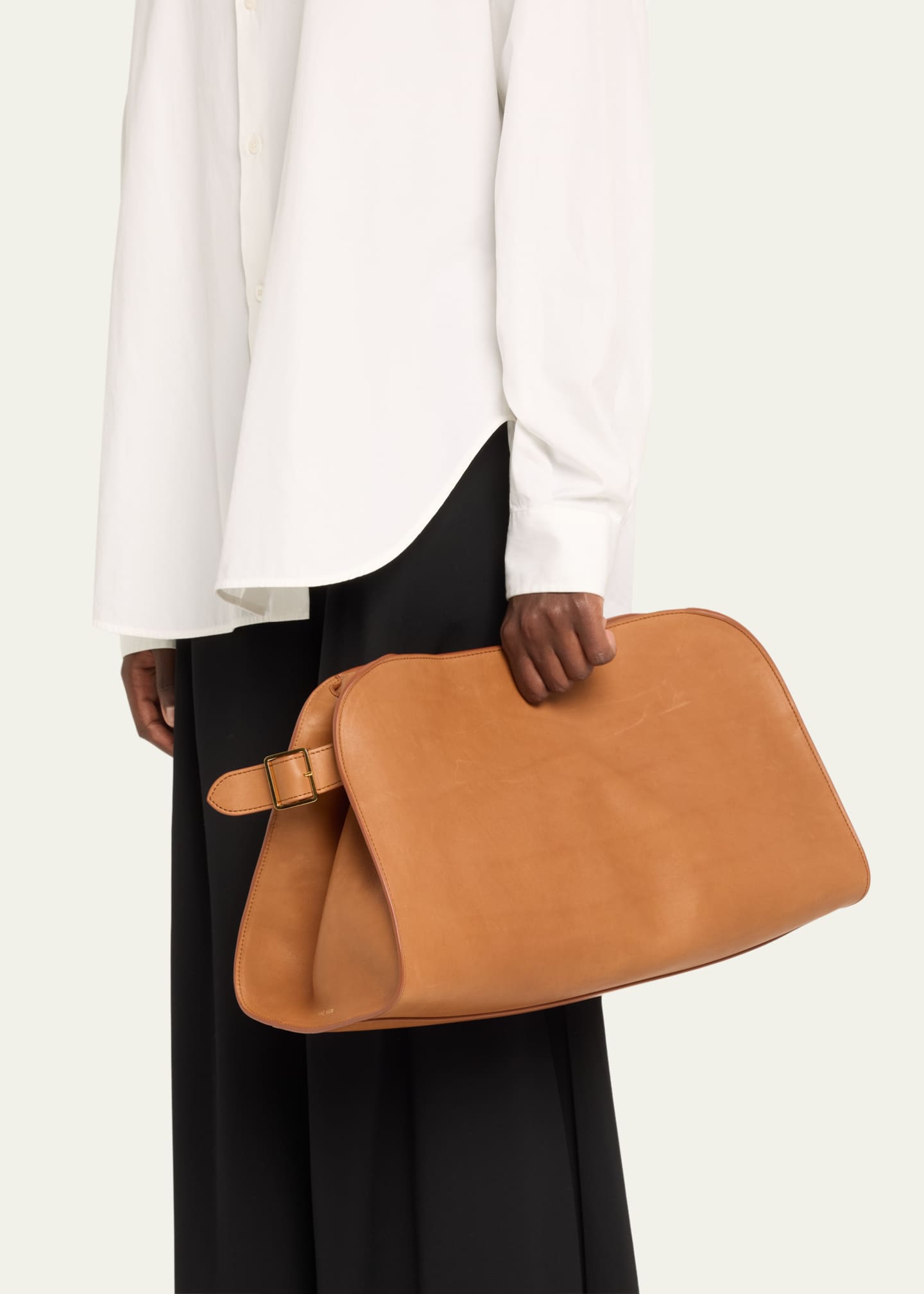 【The Row】クラッチバッグ Margaux EW Clutch ブラウン The Row Margaux EW Clutch in Leather | REVERSIBLE