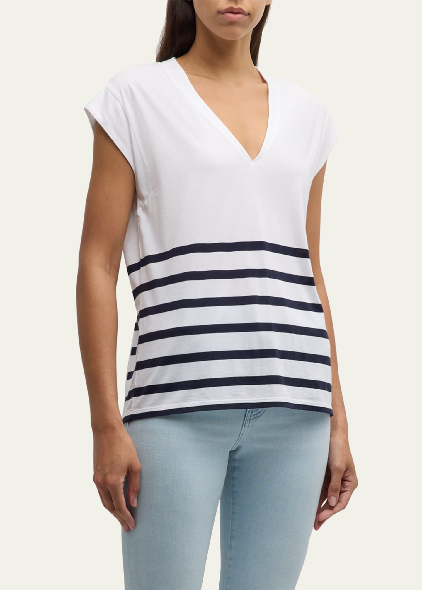 FRAME Le Mid Rise V-Neck Tee Image 4 of 5