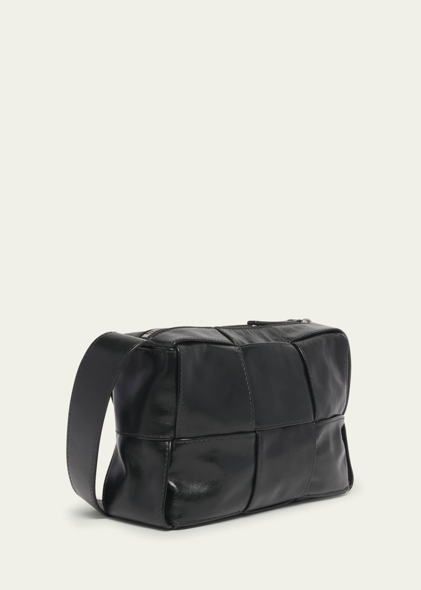 Bottega Veneta Men's Arco Small Leather Crossbody Bag Image 3 of 5
