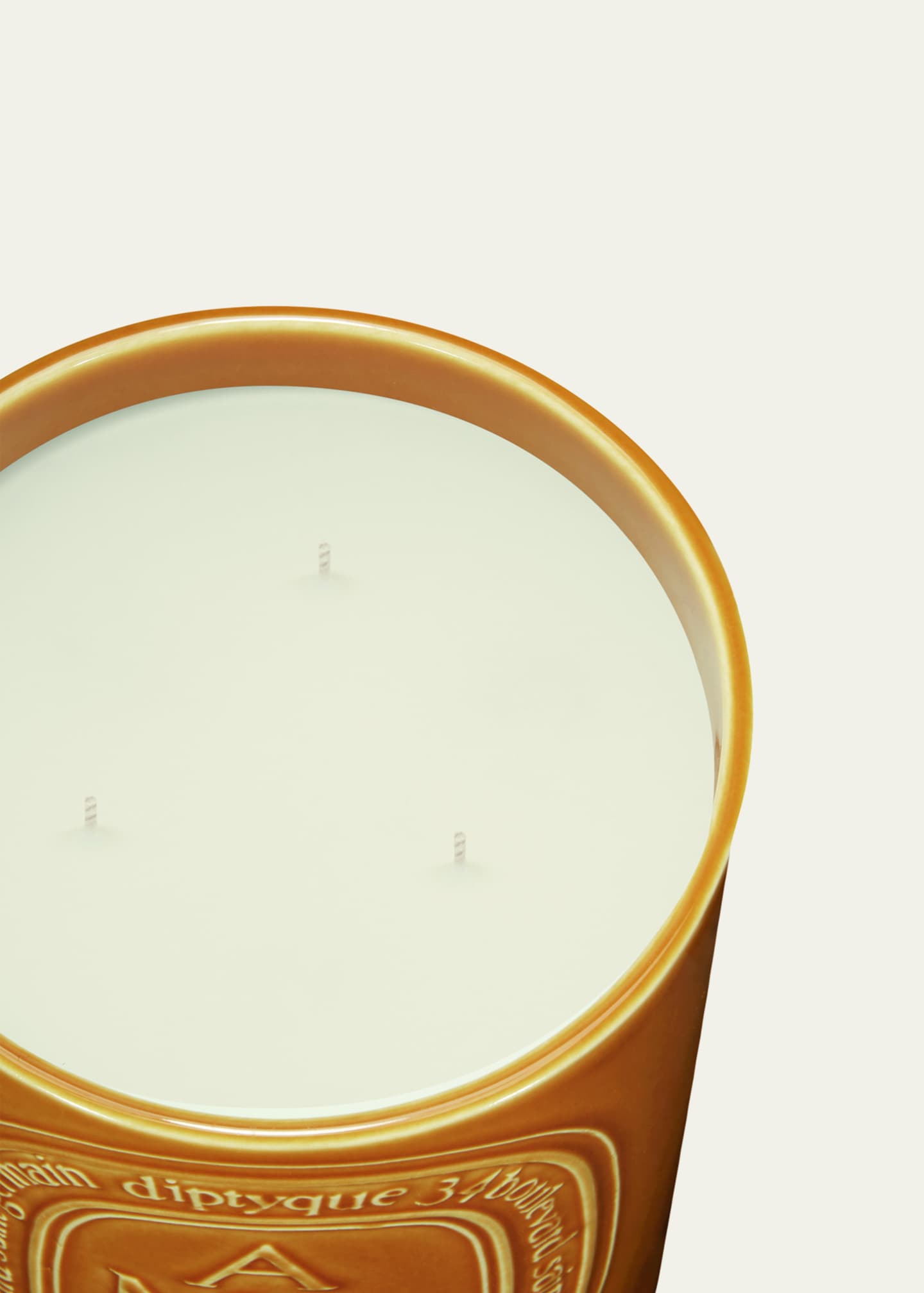 DIPTYQUE Ambre Candle, 600g Image 2 of 4