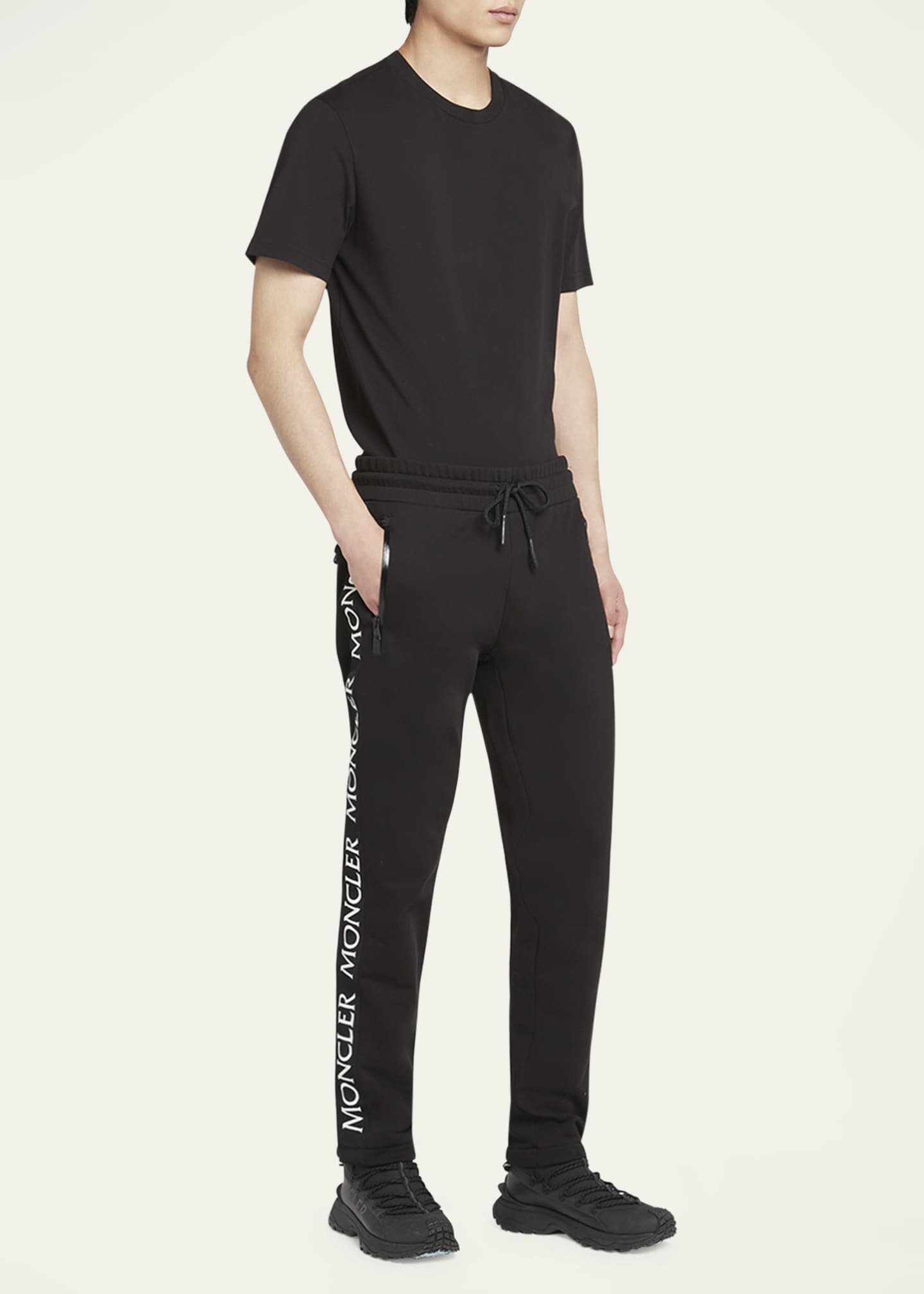 【送料&関税込】Moncler Logoed Sweatpants Moncler logo-print Drawstring Track Pants | Black | FARFETCH