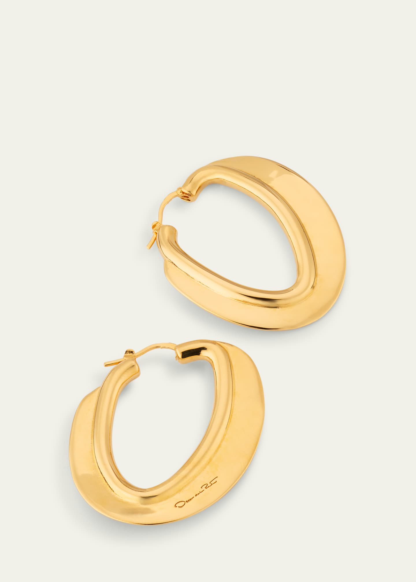 Oscar de la Renta O Disc Hoop Earrings Image 3 of 4