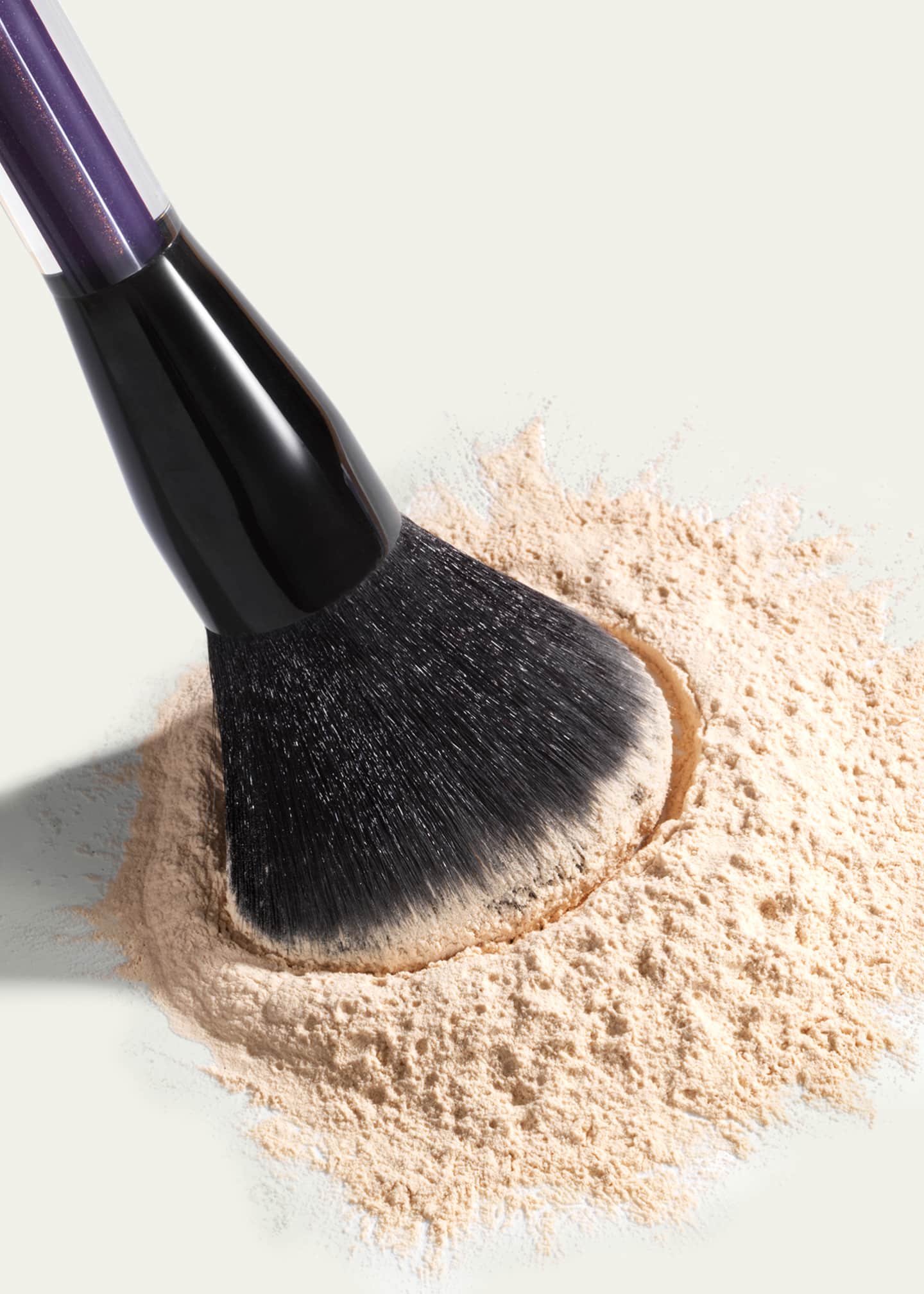 Kevyn Aucoin Large Face and Body Brush Image 2 of 4