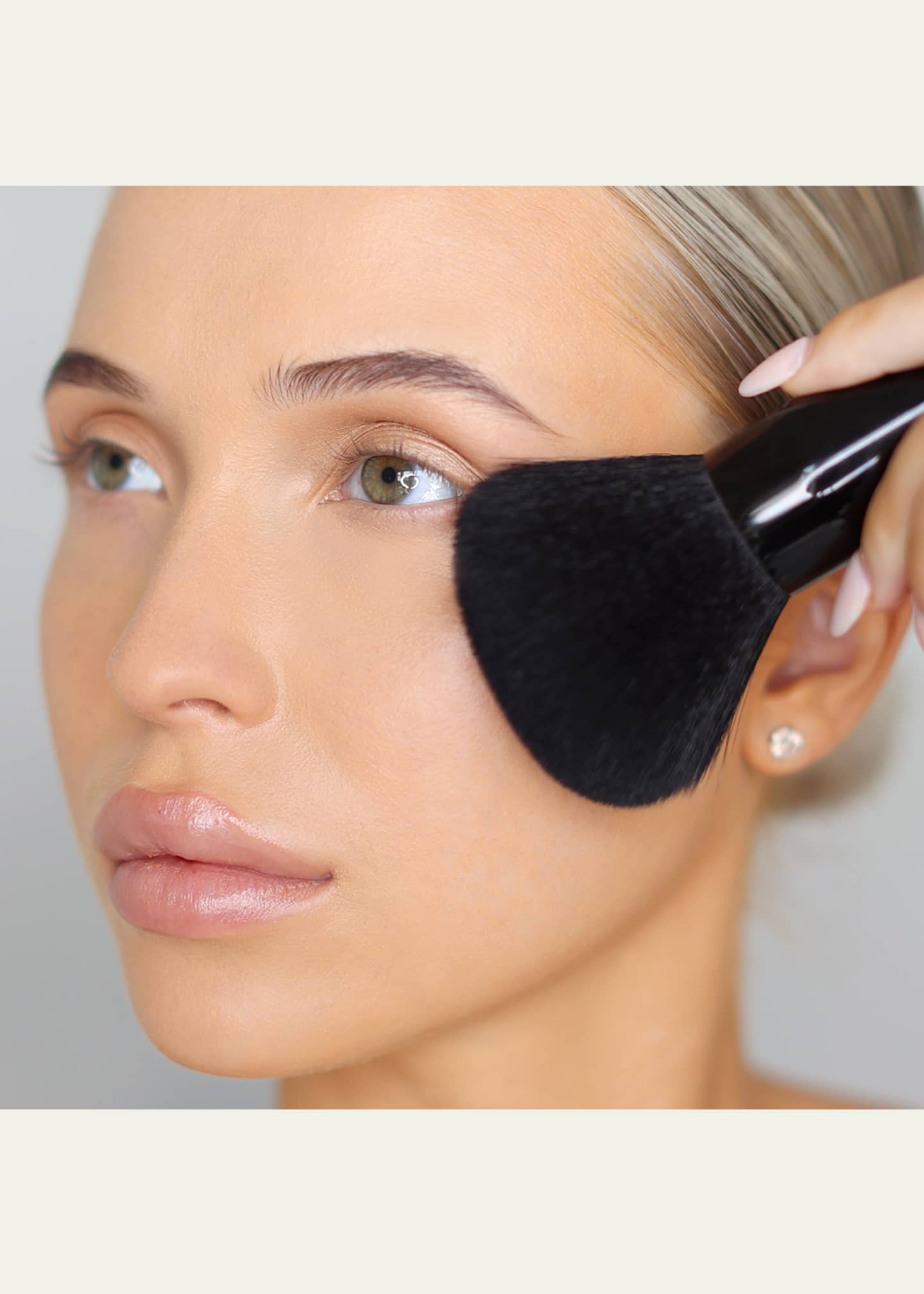 Kevyn Aucoin Large Face and Body Brush Image 4 of 4