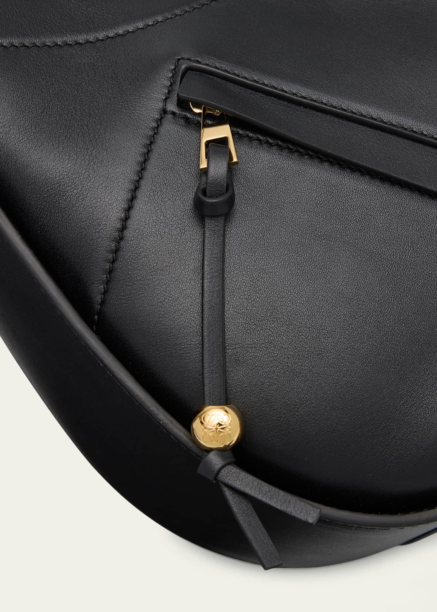 送料関税込◇LOEWE Hammock Small バッグ Compact Hammock bag in smooth calfskin and canvas Black - LOEWE