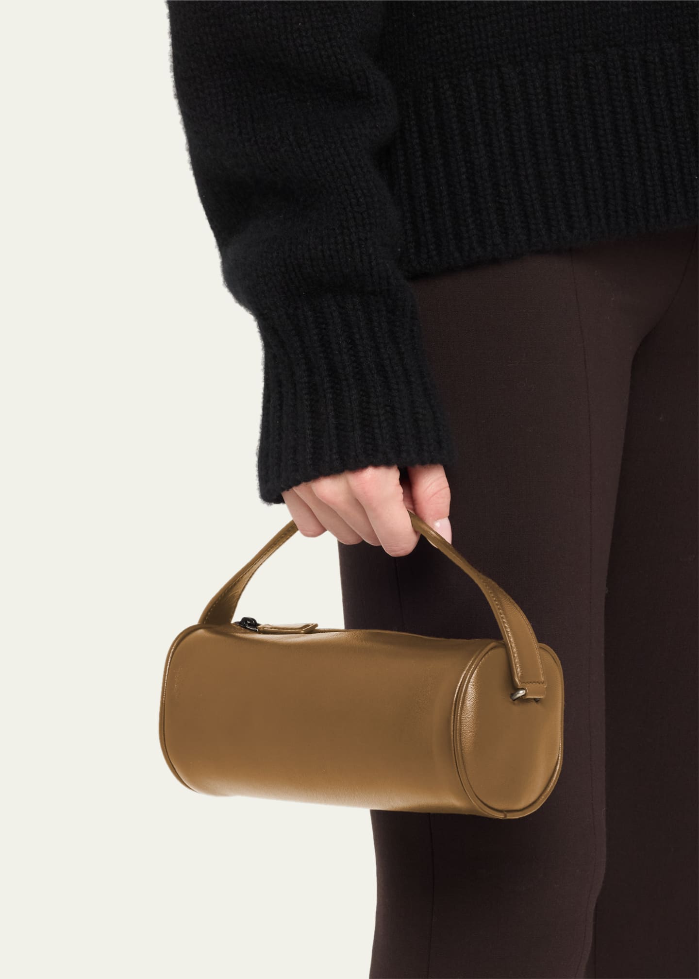 ハンドバッグ THE ROW ROUND 90S HANDBAG IN NAPPA THE ROW Round 90s Baguette in Nappa Leather - Bergdorf Goodman