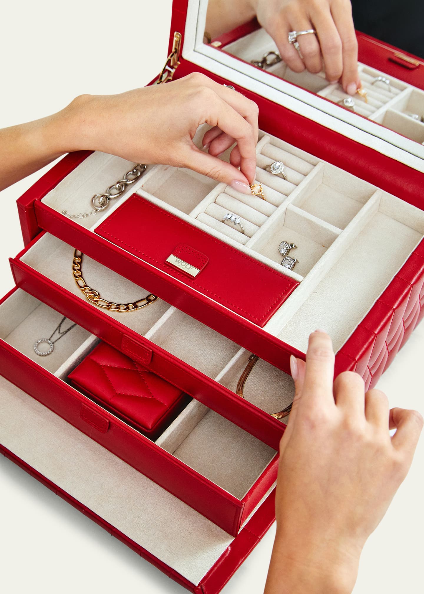 WOLF Caroline Red Medium Jewelry Case Image 5 of 5