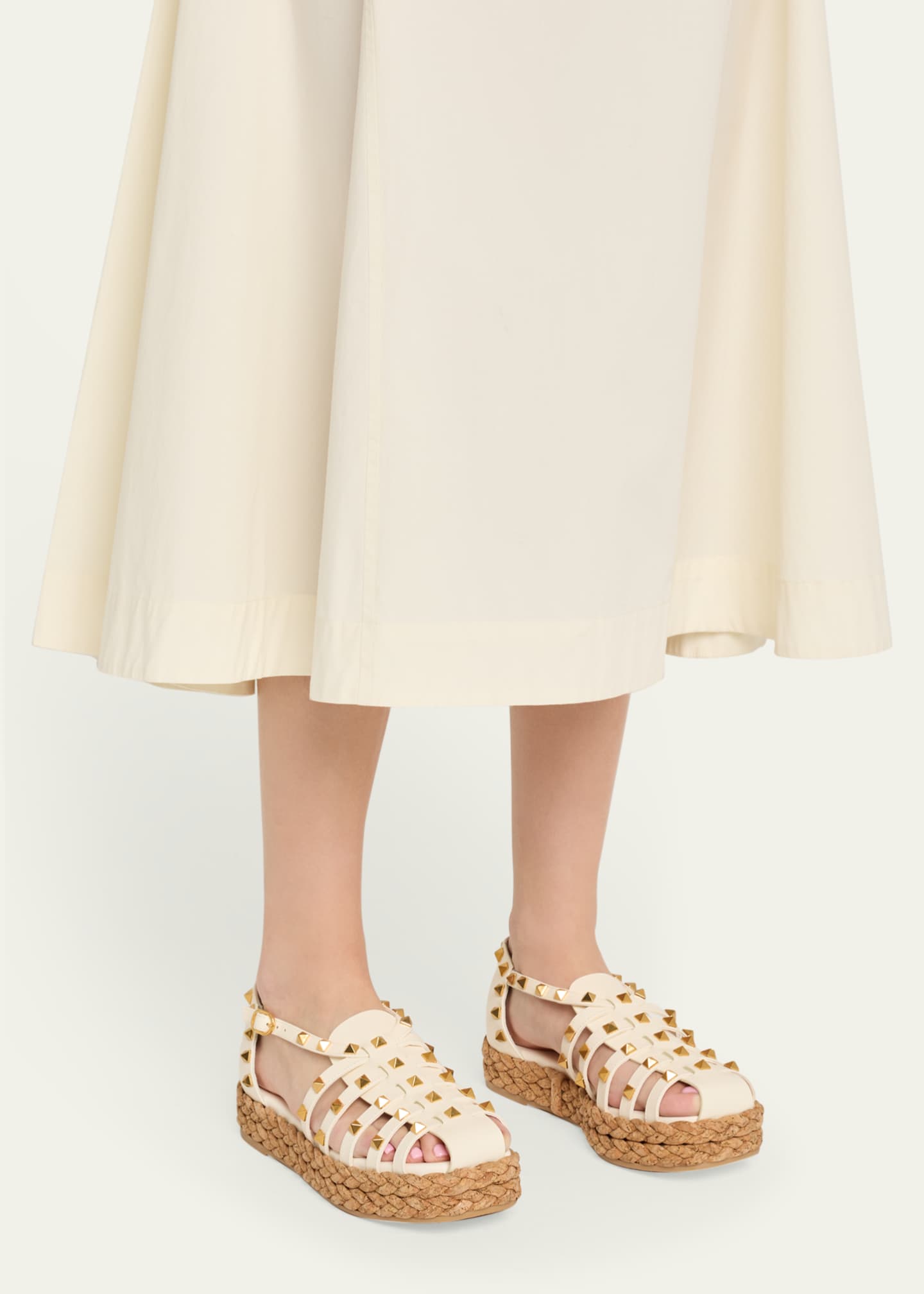 【関税＆送料込み】Valentino Garavani Fisherman Sandals Wit Rockstud Cork leather fisherman sandals in white - Valentino