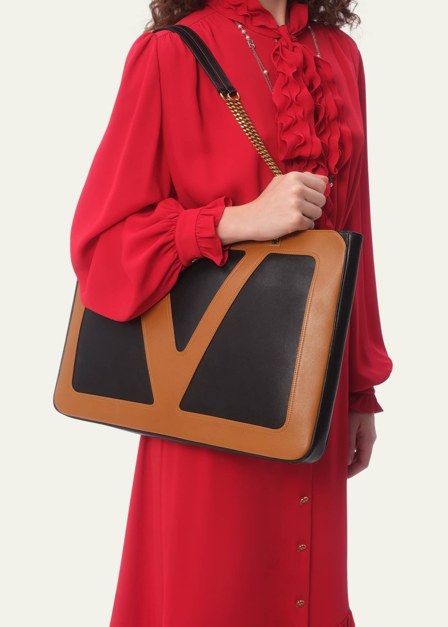 ■VALENTINO GARAVANI■Viva Superstar ラージ クロシェ トート Valentino Garavani Viva Superstar Large Leather Tote Bag