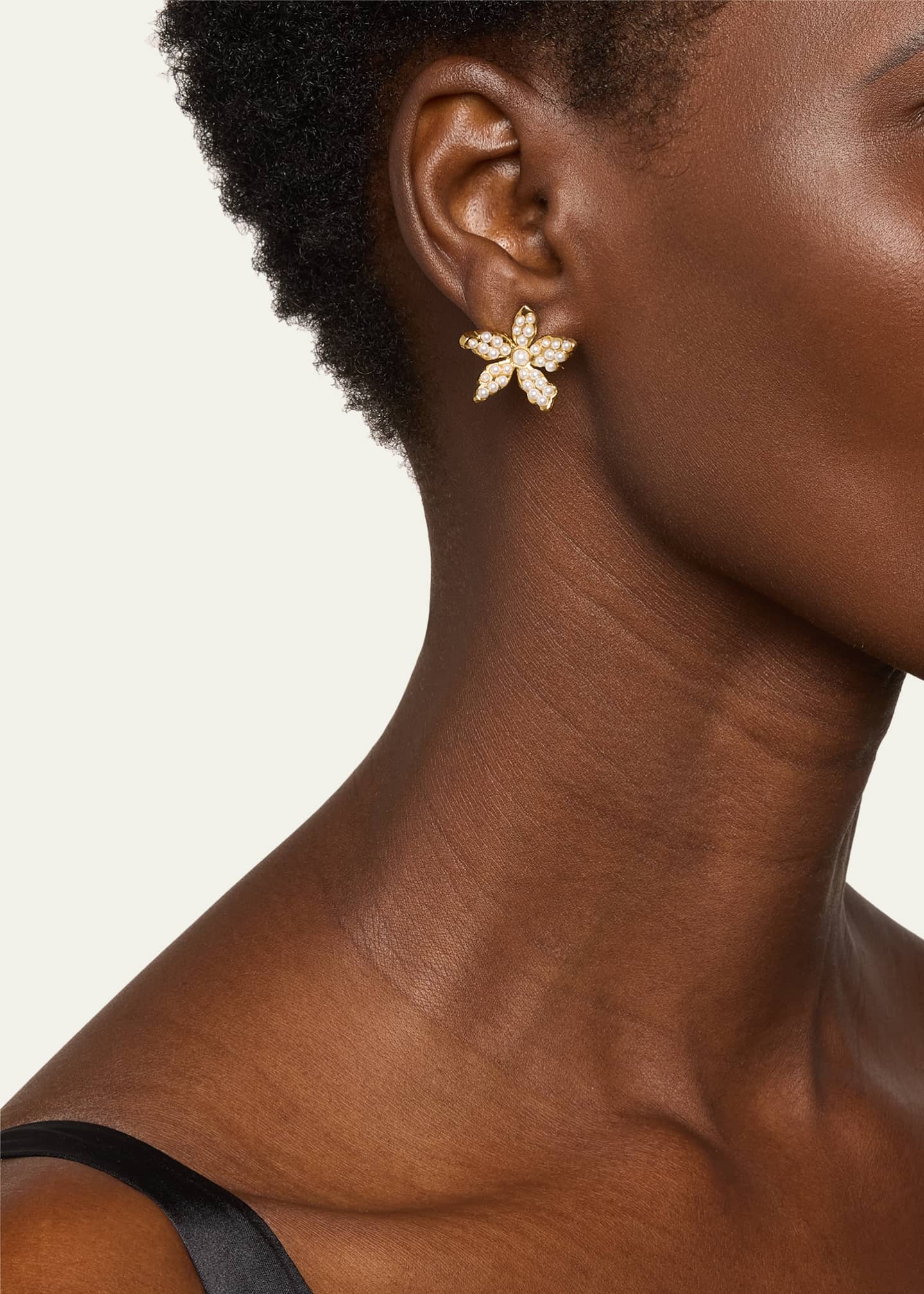 Oscar de la Renta Pearly Flower Stud Earrings Image 2 of 4