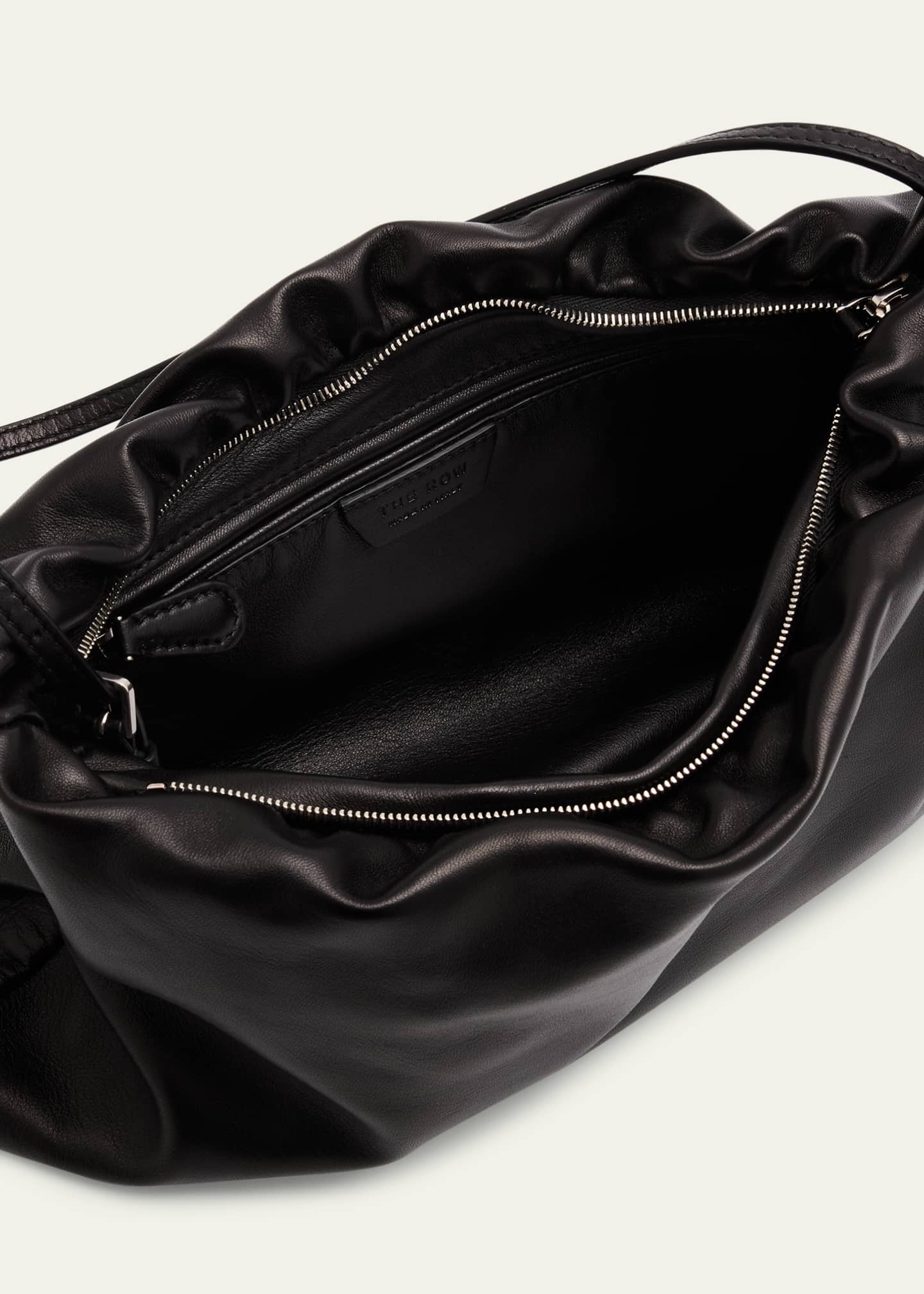【THE ROW】Bourse XL レザー ショルダーバッグ クラッチバッグ XL Bourse Bag Black in Leather – The Row