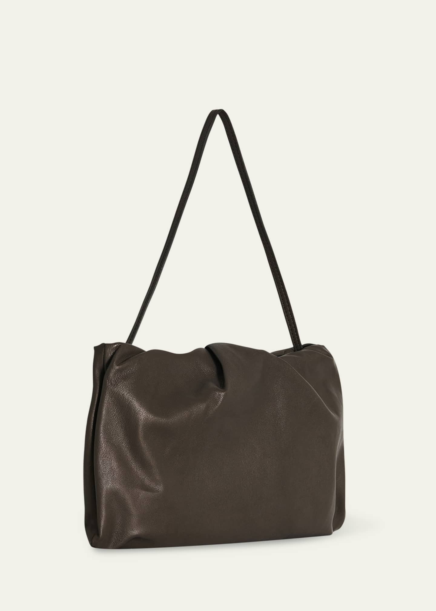 【THE ROW】Bourse XL レザー ショルダーバッグ クラッチバッグ XL Bourse Bag Black in Leather – The Row