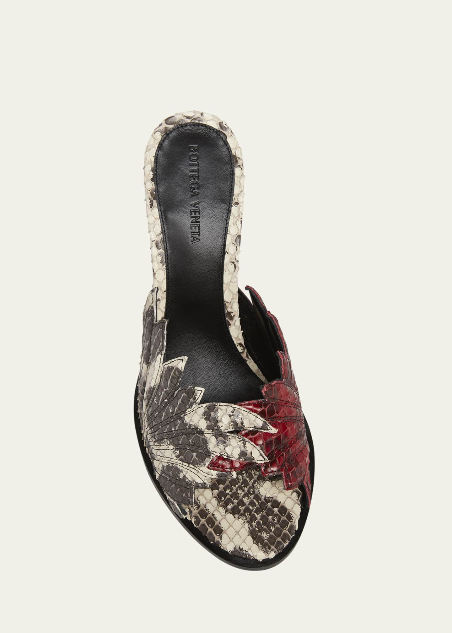 BOTTEGA VENETA \"Cha Cha\"オープントゥサンダル BOTTEGA VENETA Cha-Cha patent-leather sandals | NET-A-PORTER