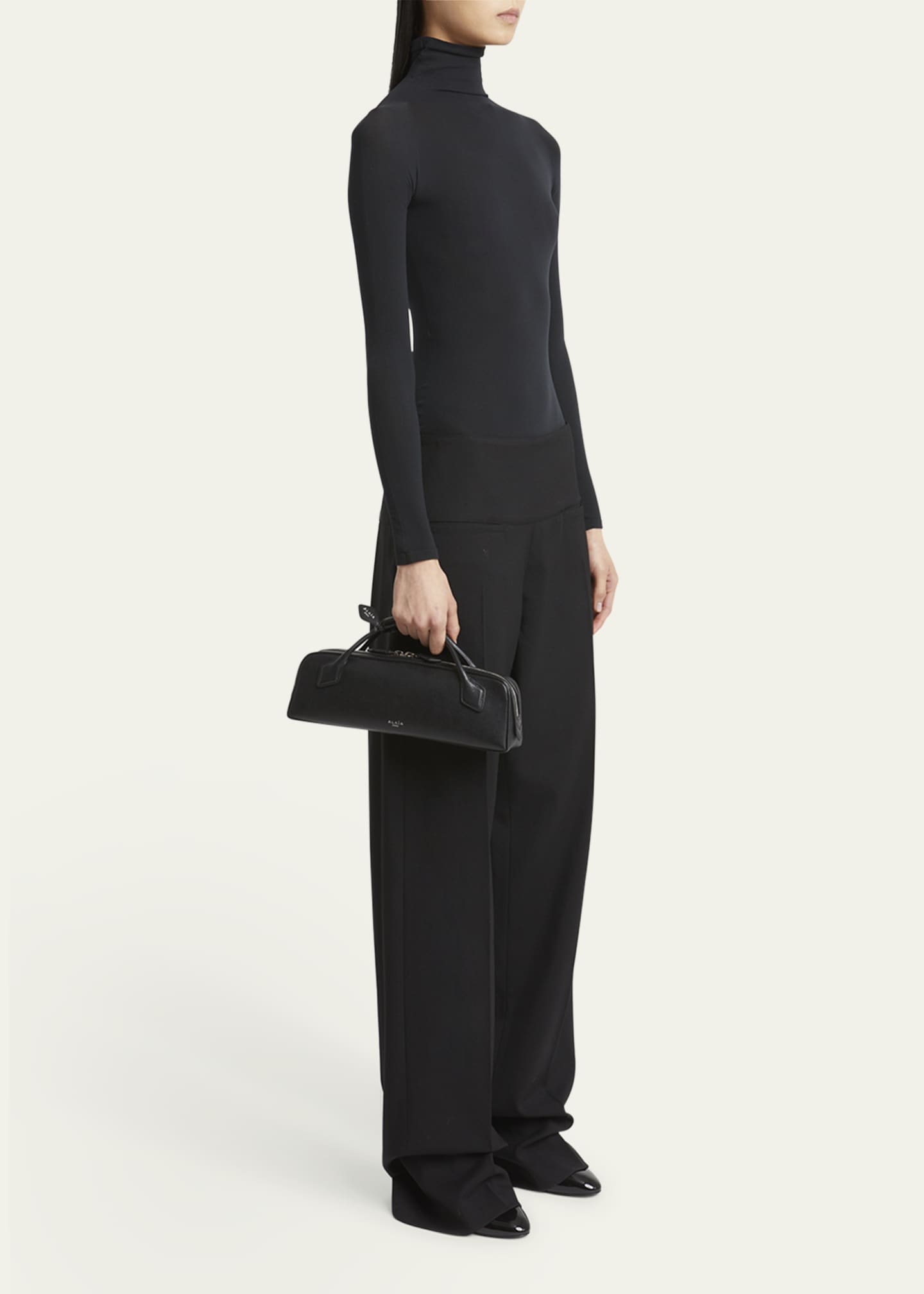 ALAIA Le Teckel Top-Handle Bag in Grained Leather Image 5 of 6