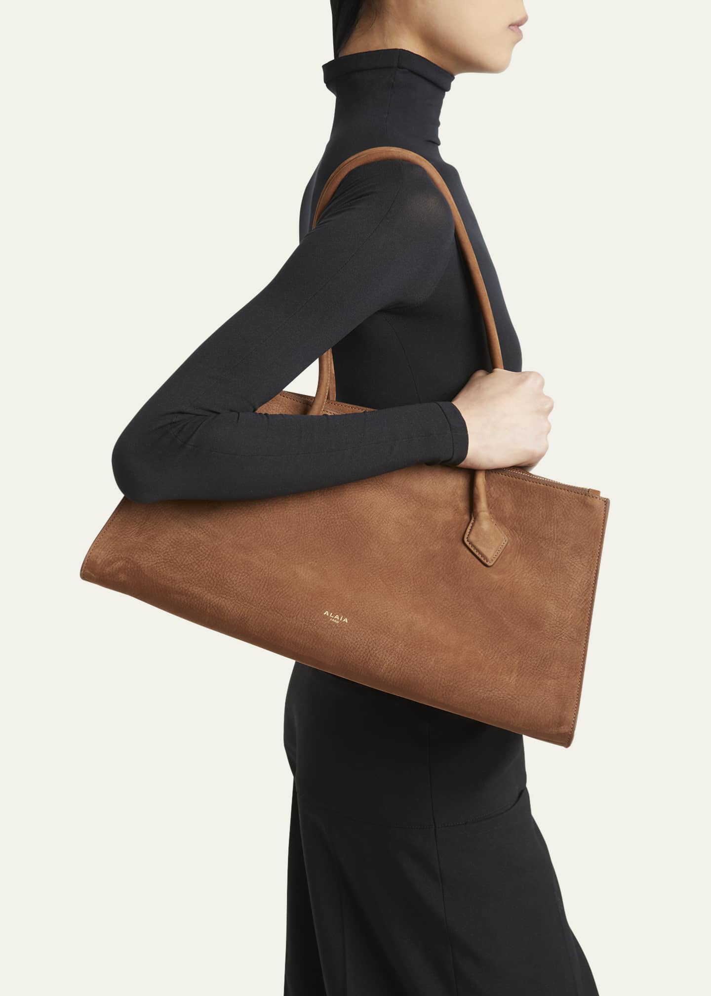 【関税&送料込】Alaia Suede Hand Tote Bag ALAIA Le Teckel Tote Bag in Suede and Leather - Bergdorf Goodman