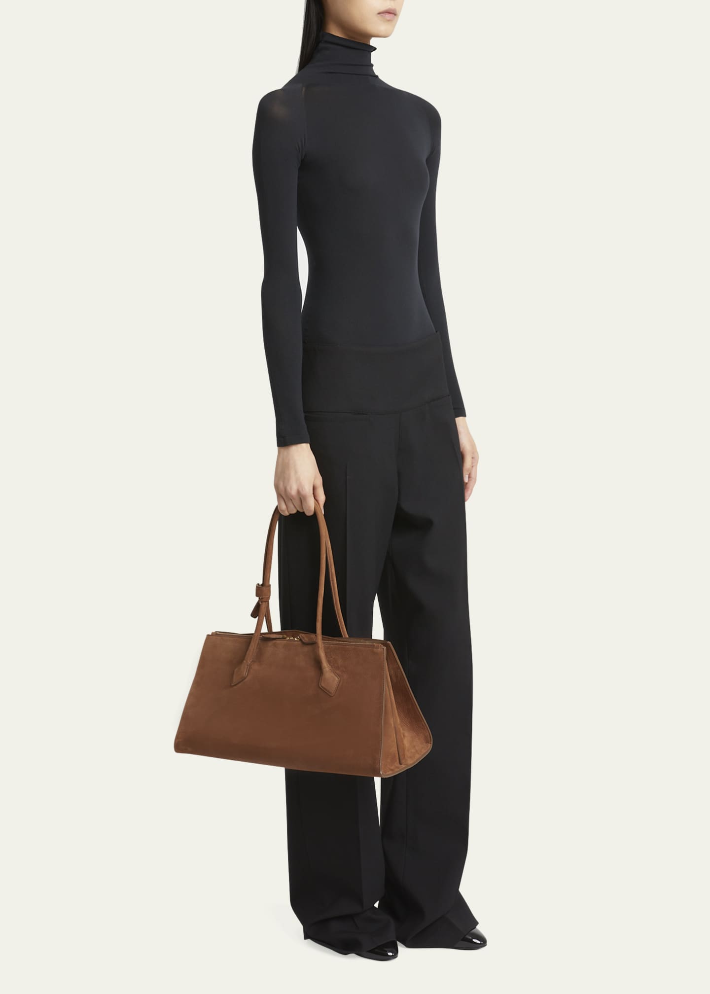 【ALAIA直営店】SAC LE TECKEL TOTE EN NUBUCK ALAÏA DARK BROWN LE TECKEL TOTE BAG IN NUBUCK |ALAÏA US