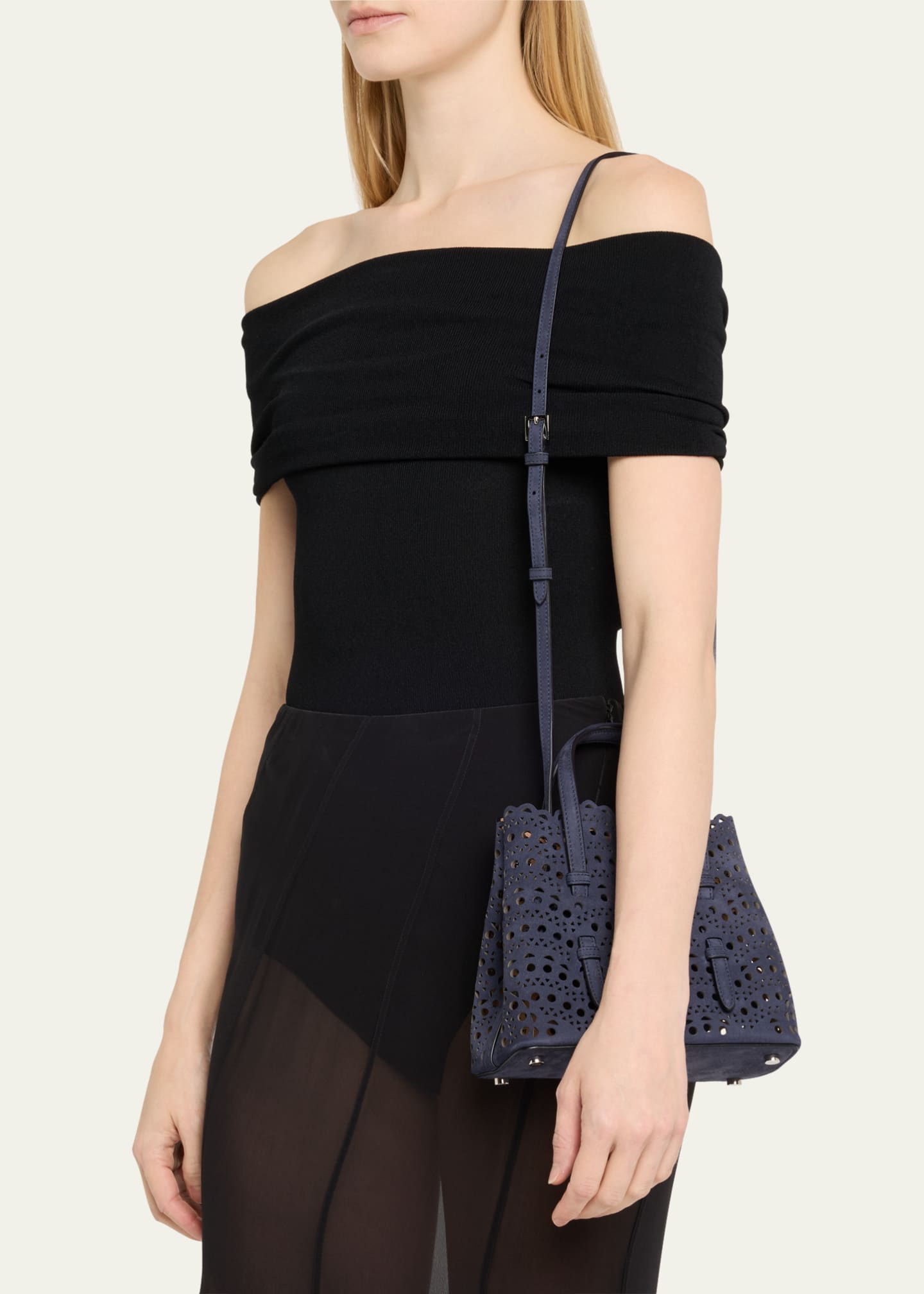 ハンドバッグ Alaia Alaia Mina 20 Perforated Bag ALAIA Mina 20 Top-Handle Bag in Perforated Suede - Bergdorf