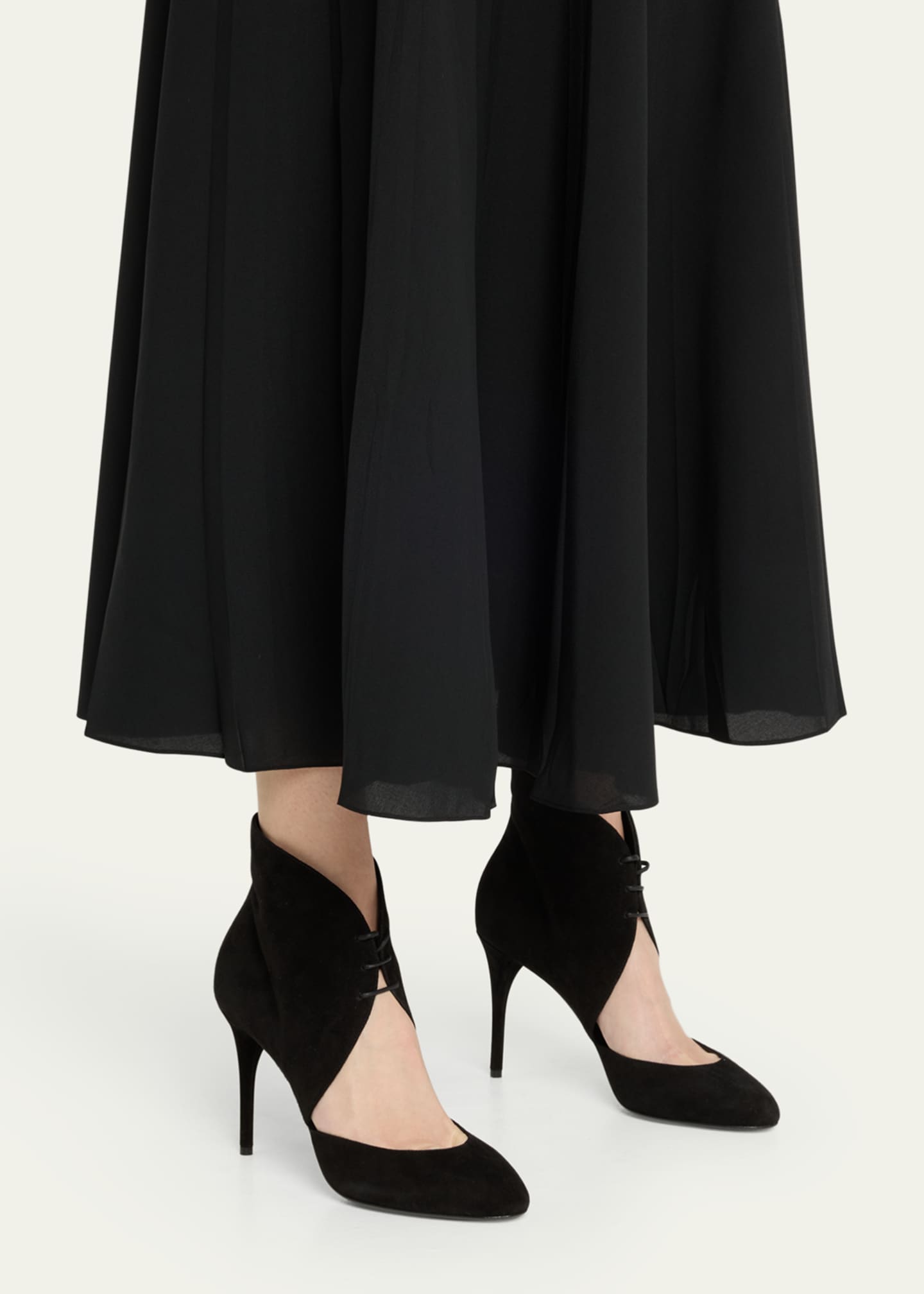 パンプス Alaia Suede goatskin pumps ALAÏA GREGE DÉCOLETTÉ PUMPS IN SUEDE GOATSKIN | ALAÏA CZ