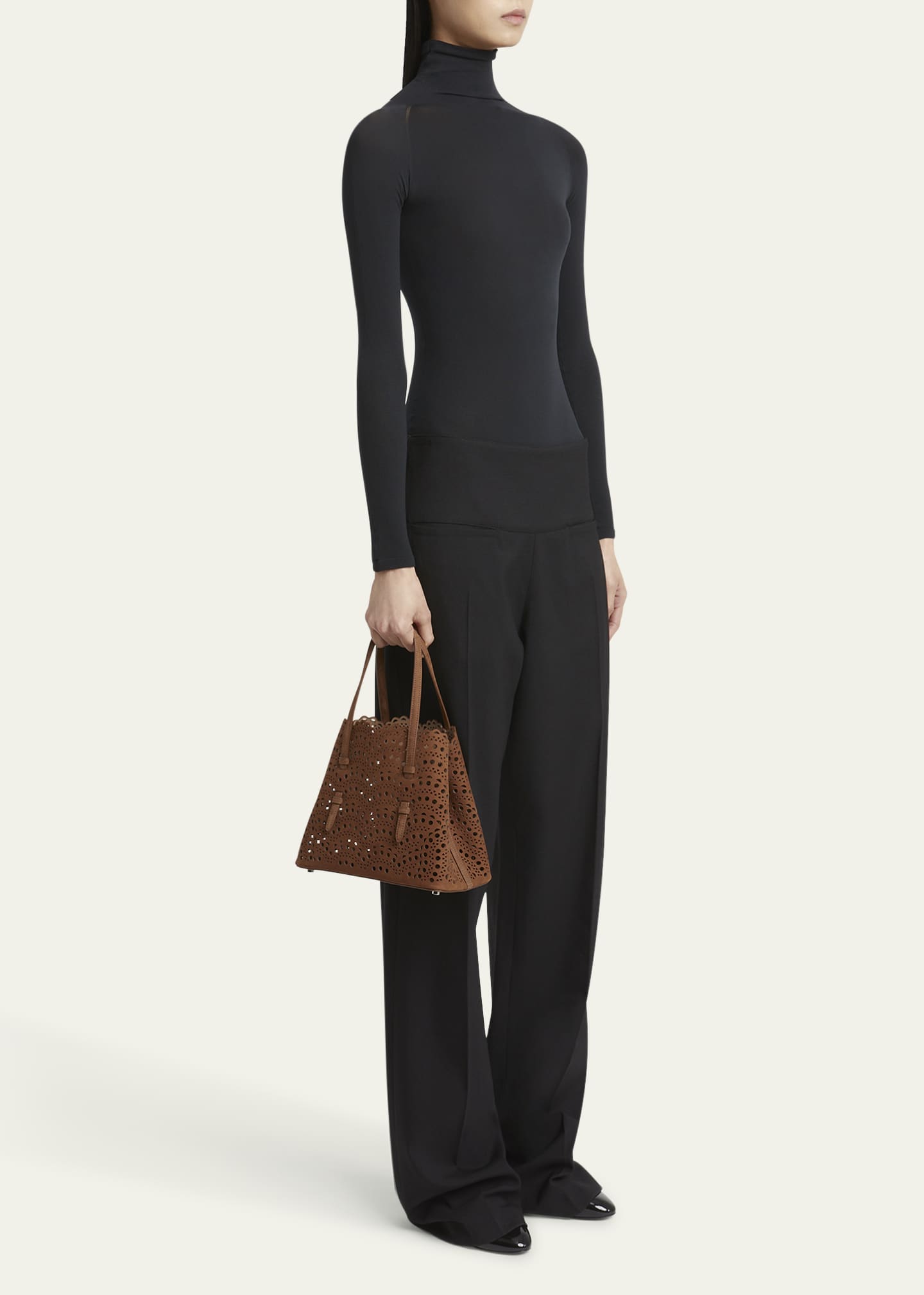 【ALAIA】関税込★ミナ25 トートバッグ ALAIA Mina 25 Tote Bag in Perforated Nubuck Leather