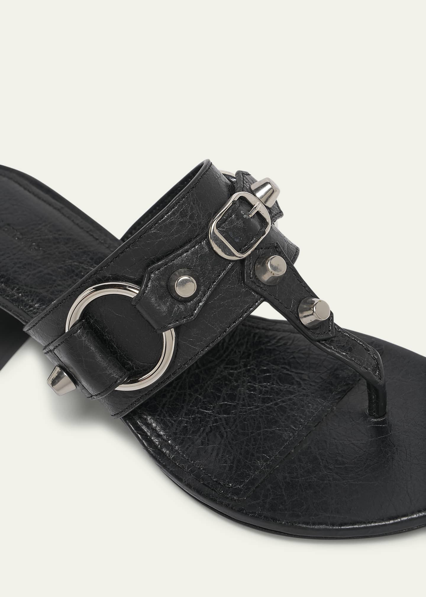 サンダル・ミュール BALENCIAGA BLACK LEATHER CITY THONG MULES City 50 studded leather thong sandals in black - Balenciaga