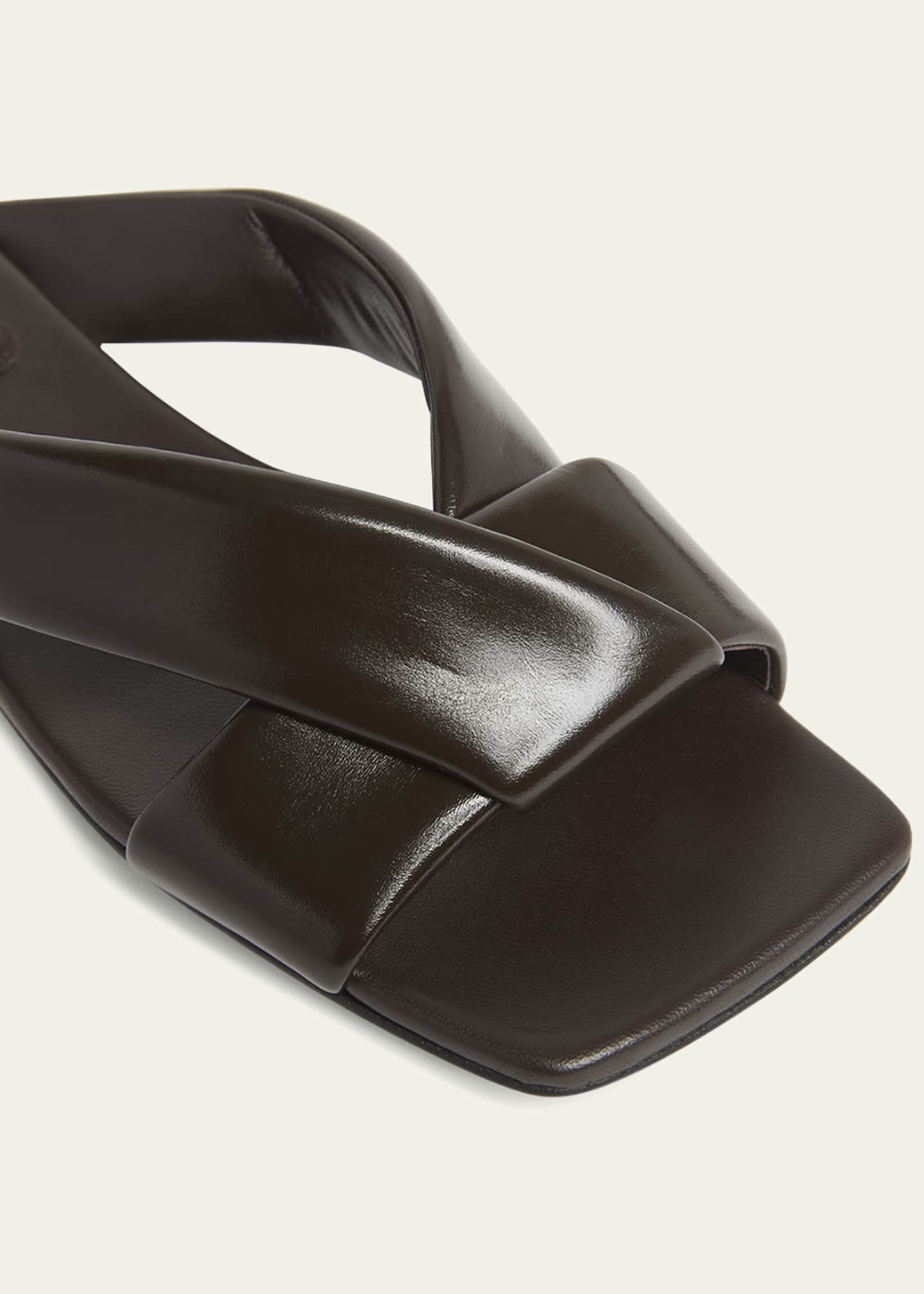 サンダル・ミュール BOTTEGA VENETA RIVA LEATHER FLAT SANDALS Bottega Veneta Riva Criss Cross Leather Flat Sandals