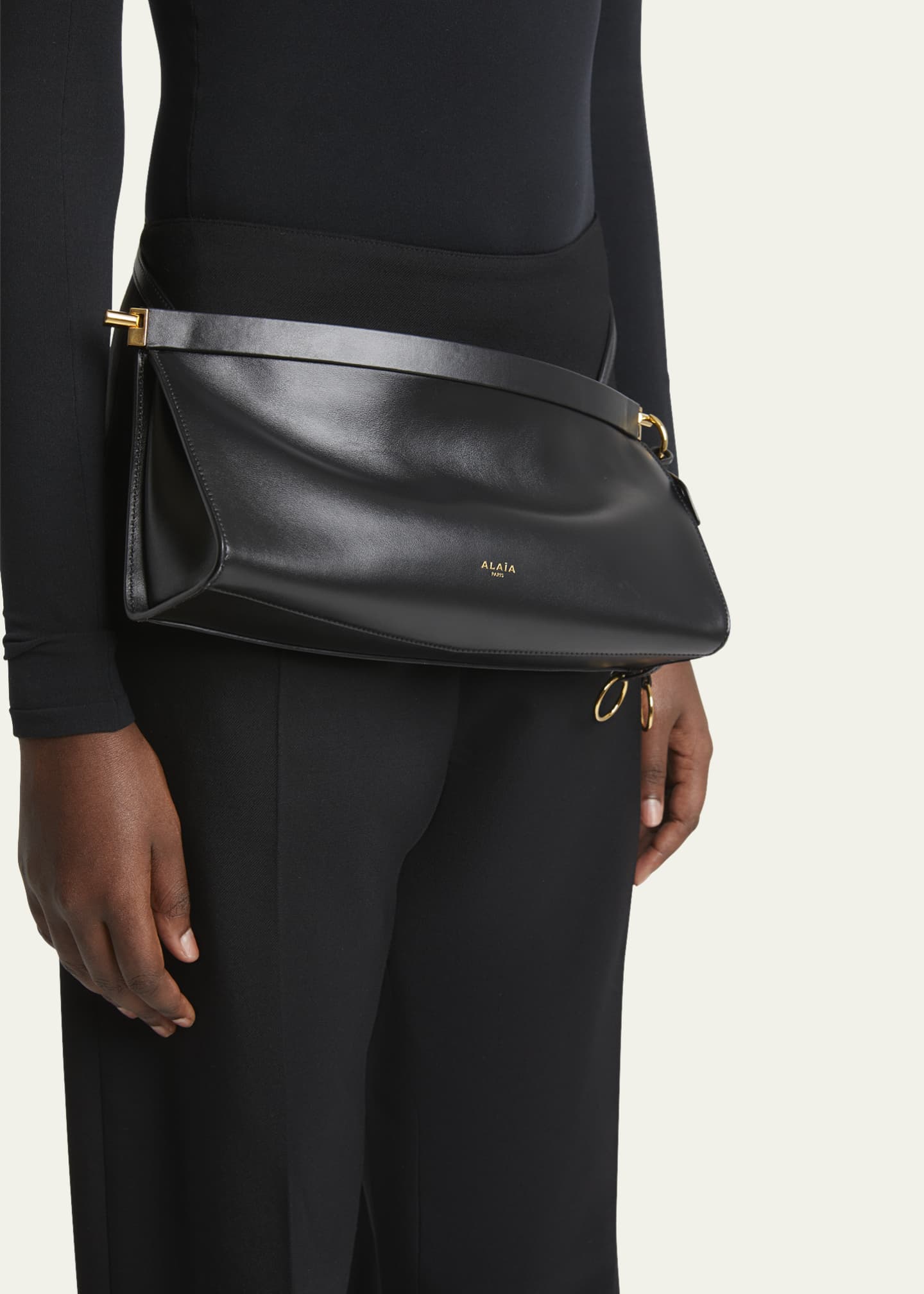 ALAIA Le Click Medium Shoulder Bag in Glossy Leather Image 2 of 6