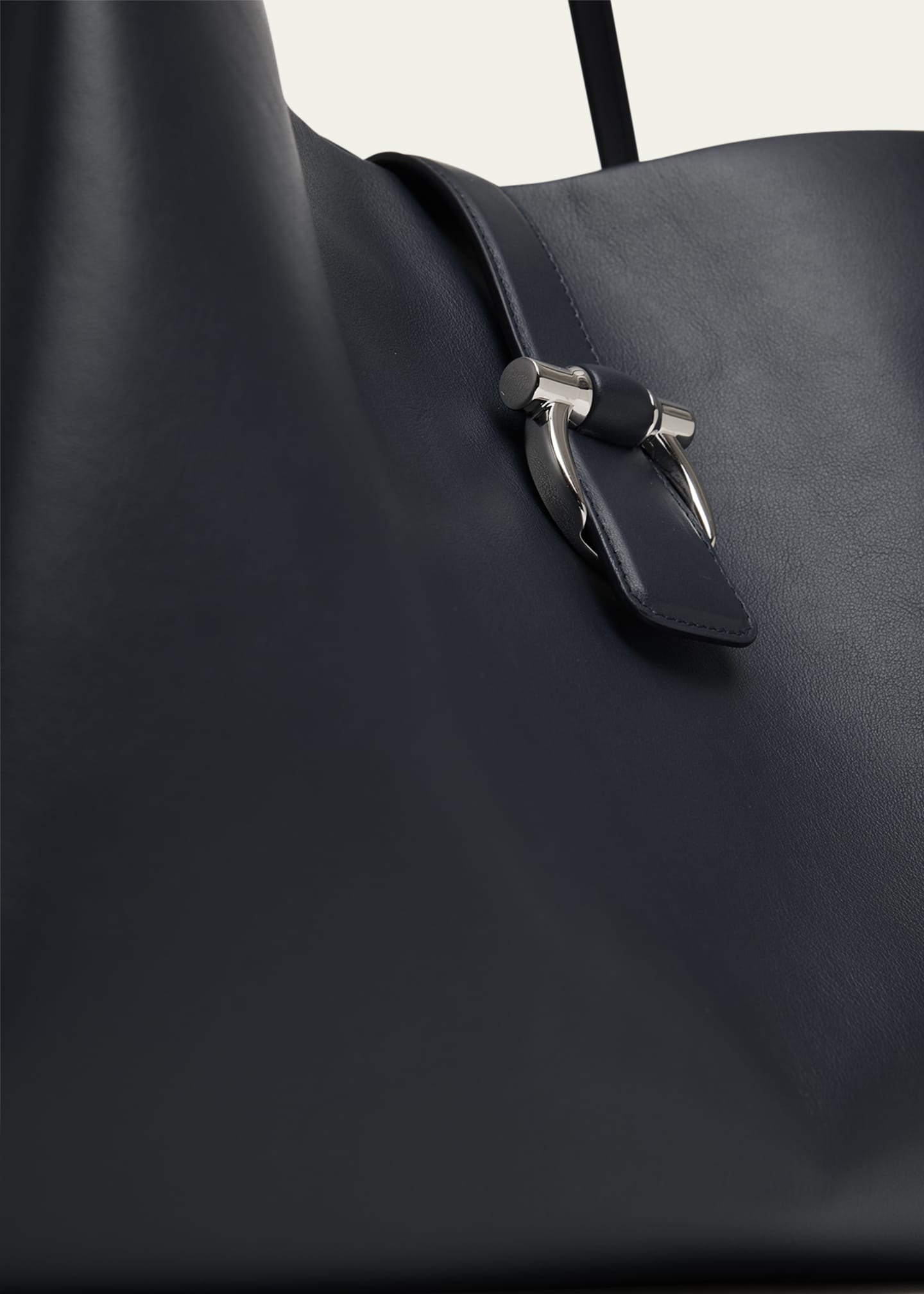★送料・関税込★Ferragamo★NEW VARA tote bag★ 楽天市場】FERRAGAMO フェラガモ ハンドバッグ VARA ヴァラ GROS