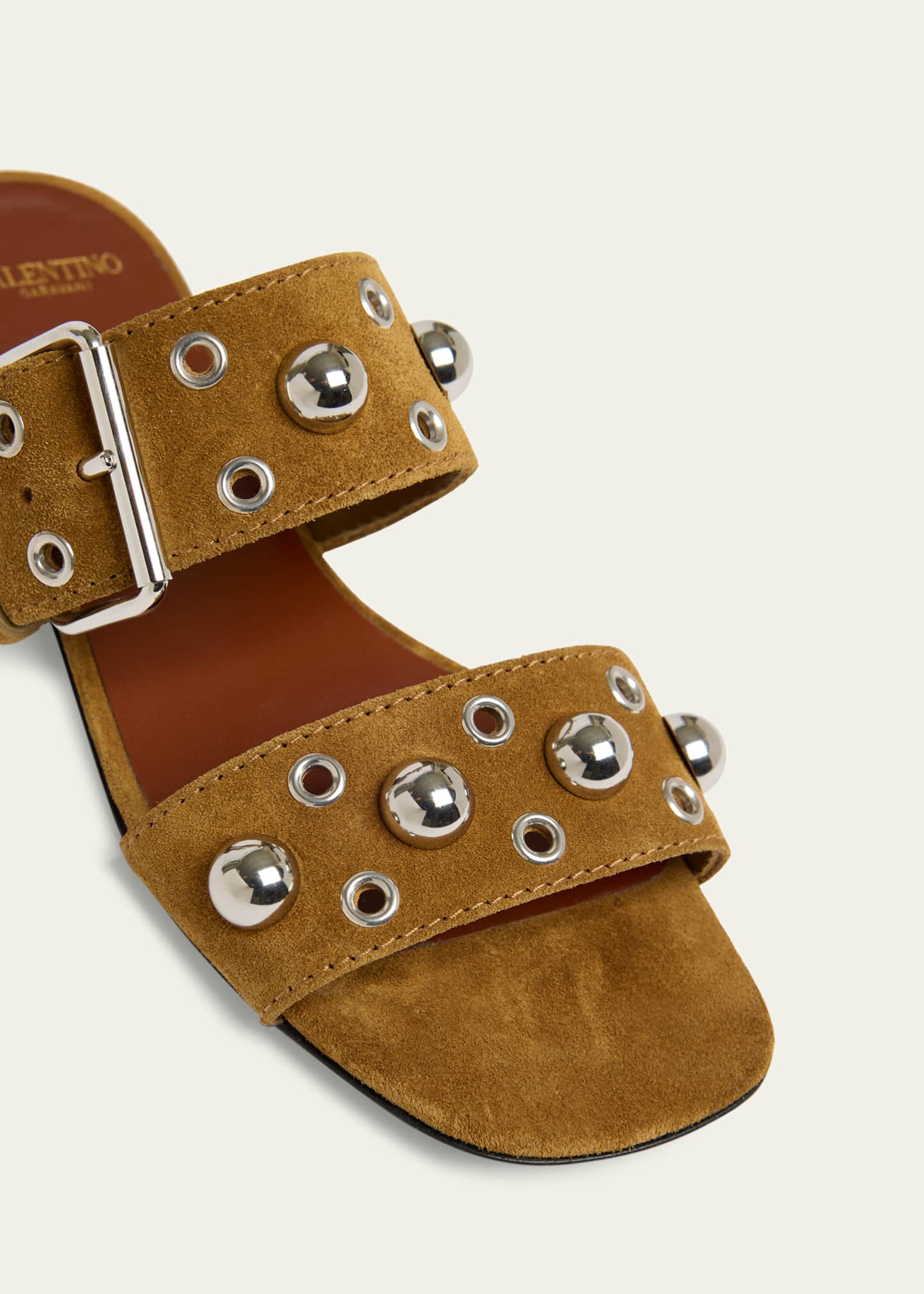 サンダル・ミュール Valentino Garavani Nellcote Flat Sandals In Suede Nellcôte studded suede sandals in brown - Valentino Garavani