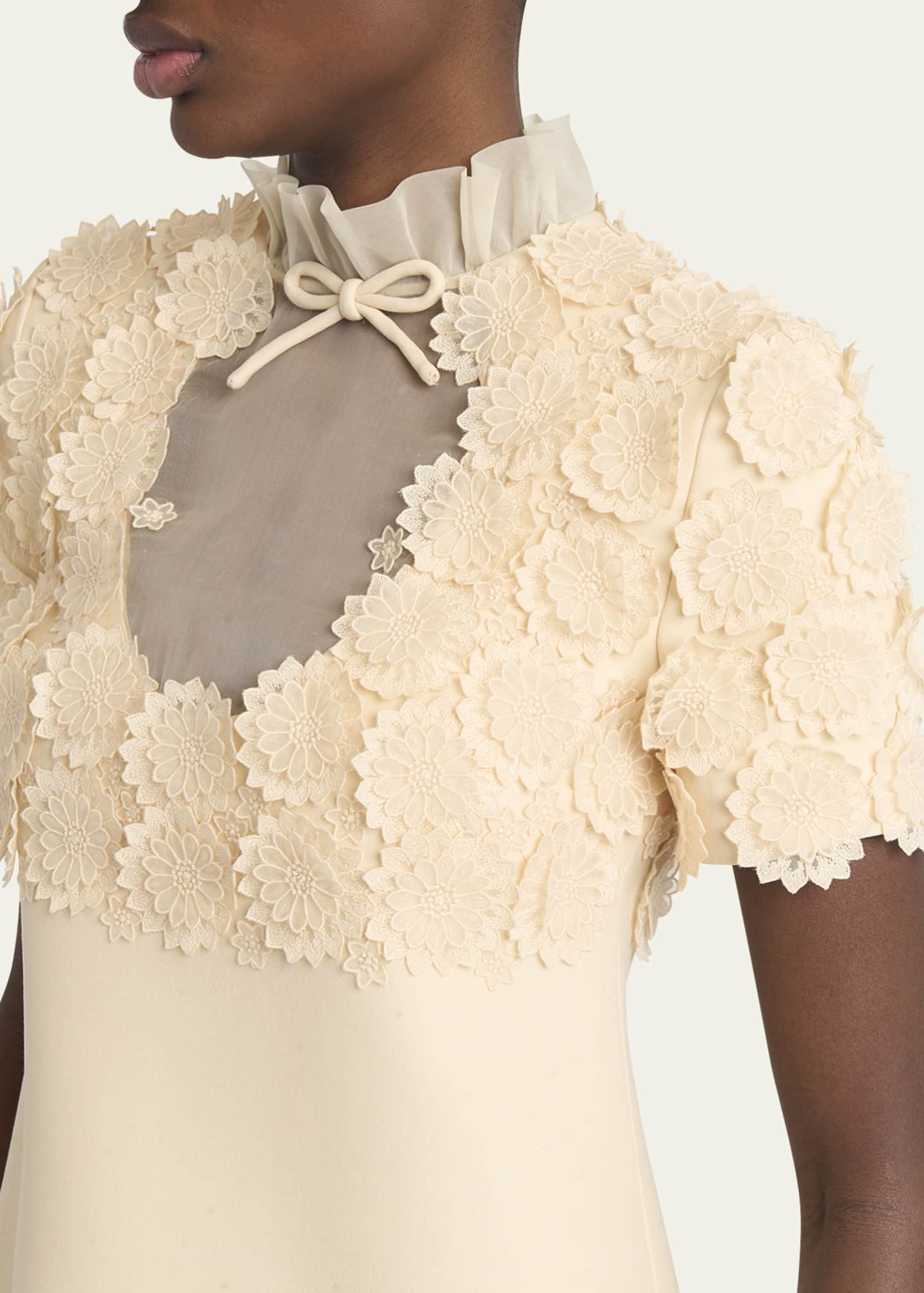 Valentino★素敵!Cream with Floral Applique Mini Dress Valentino Garavani Floral Applique Crepe Mini Dress