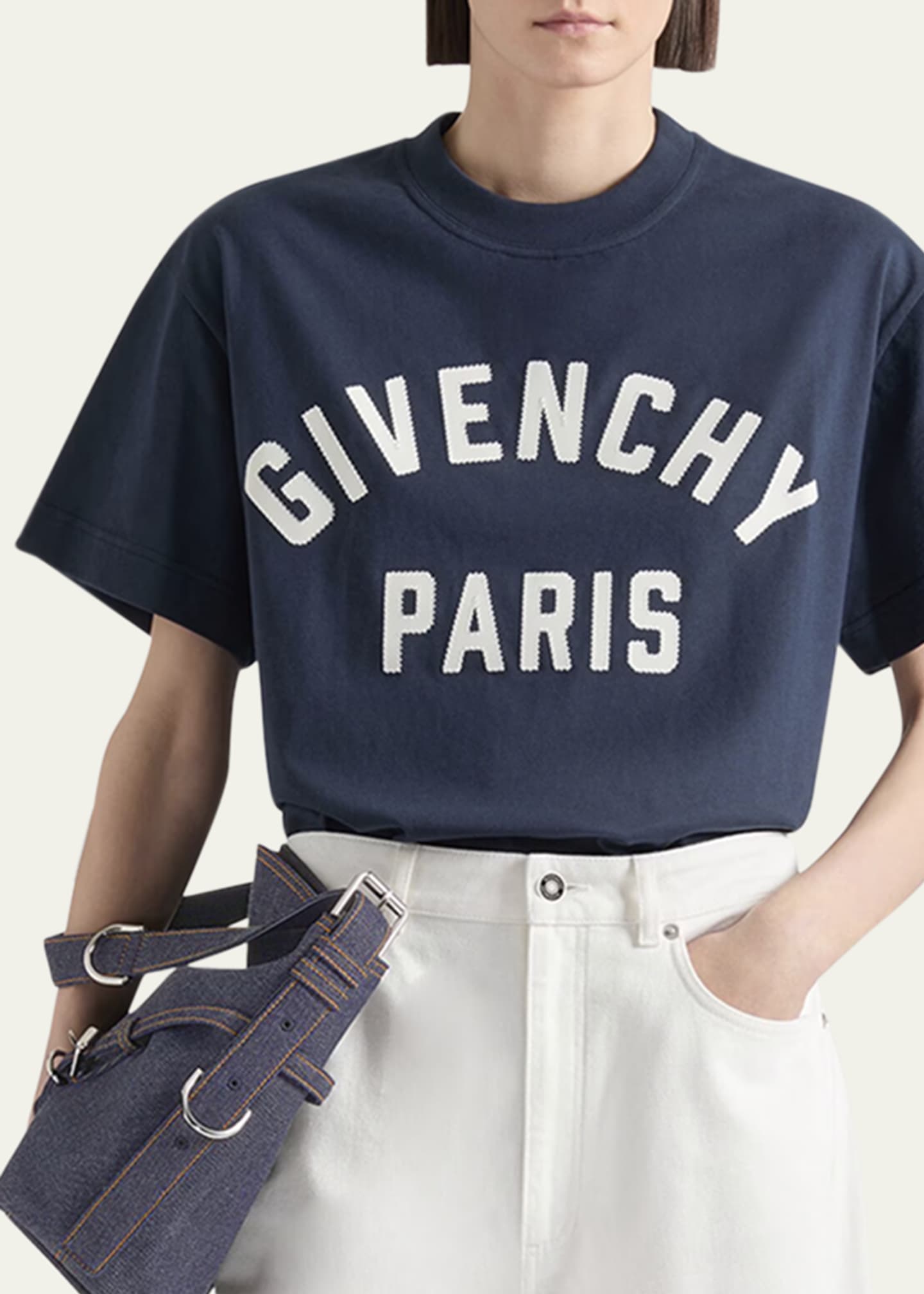 【送料&関税込】Givenchy Top With Logo-shaped AppliquAC Givenchy Logo Applique Boxy T-Shirt - Bergdorf Goodman