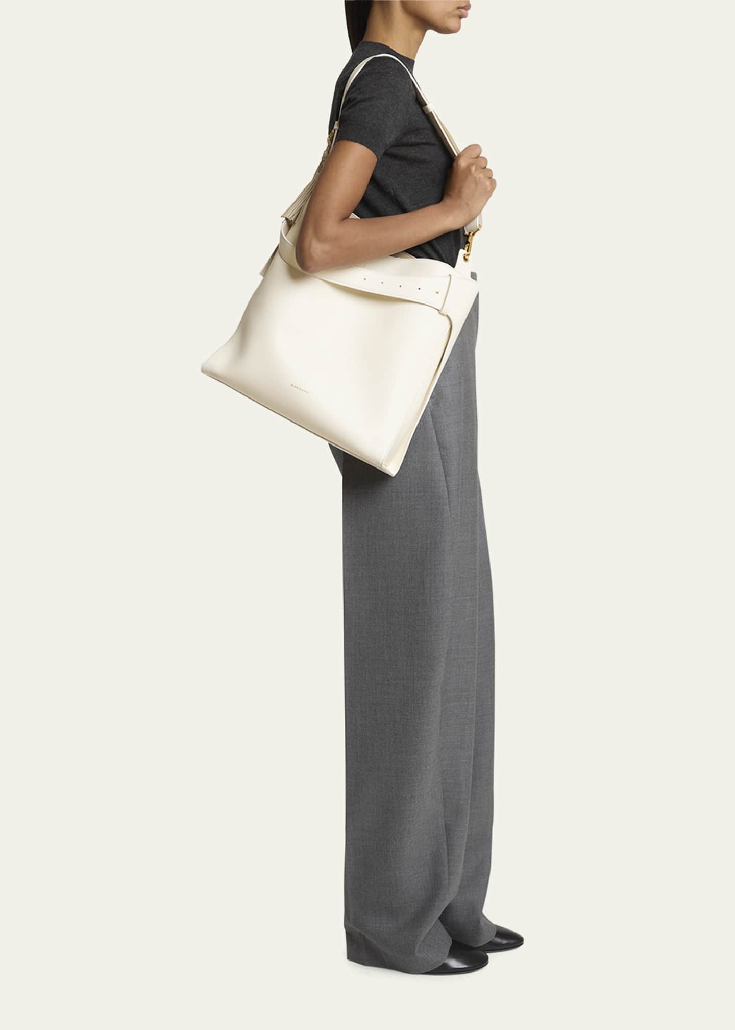 Givenchy Day Medium Hobo Bag in Smooth Leather Image 5 of 6