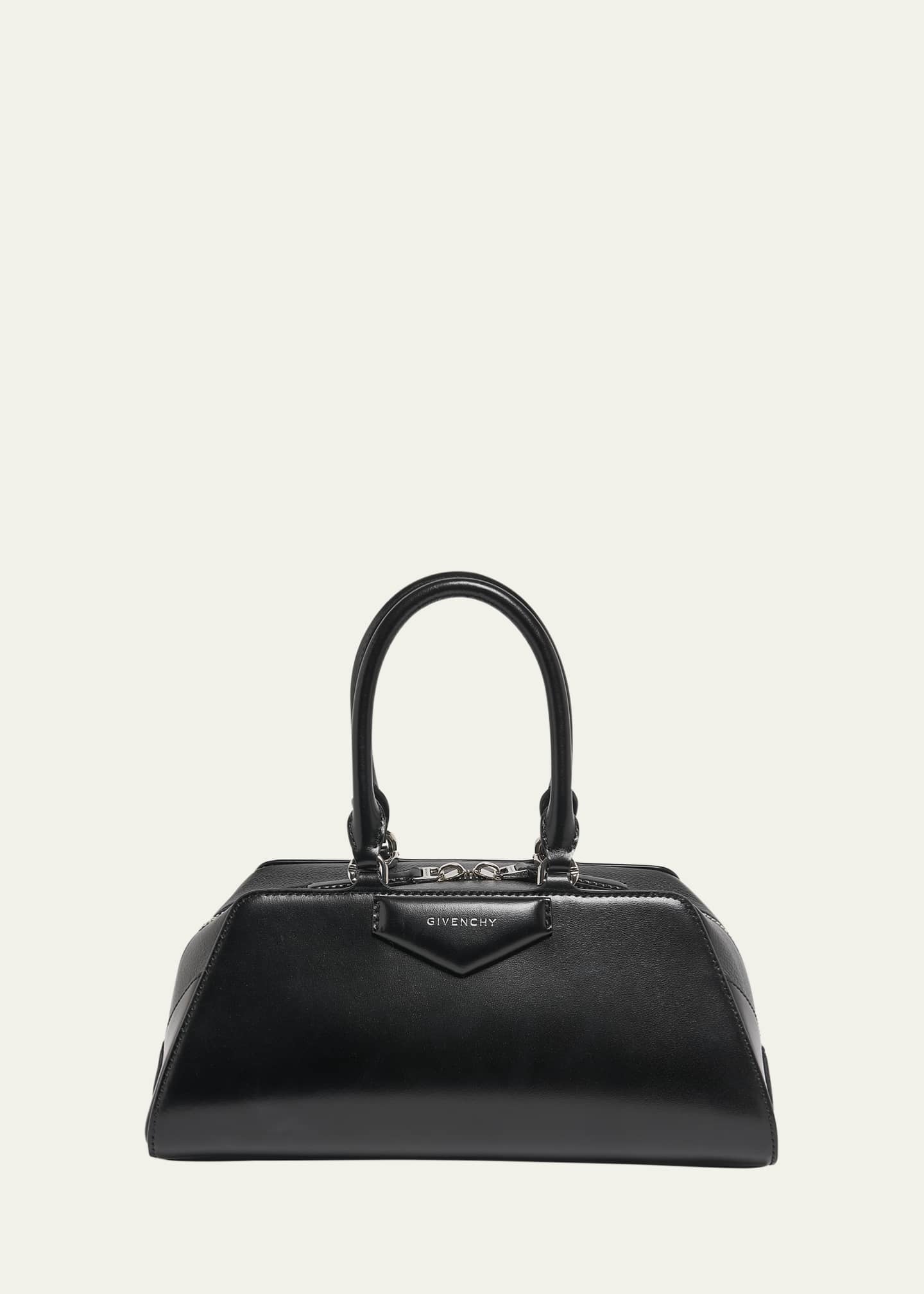 【関税＆送料込み】Givenchy Antigona Small Hand Bag Small Antigona bag in Box leather in - black | Givenchy US