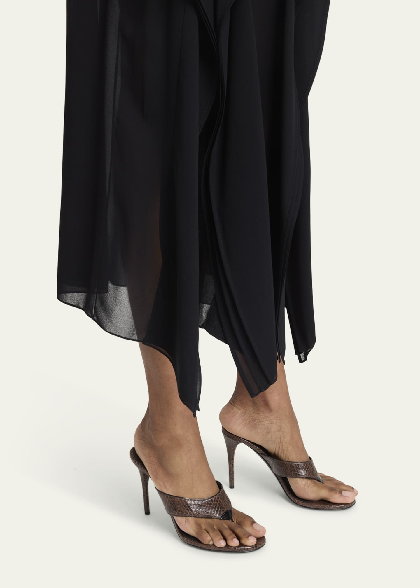 サンダル・ミュール ALAIA LEATHER ROUND TOE THONG SANDALS ALAIA Net Leather Thong Mules | Neiman Marcus