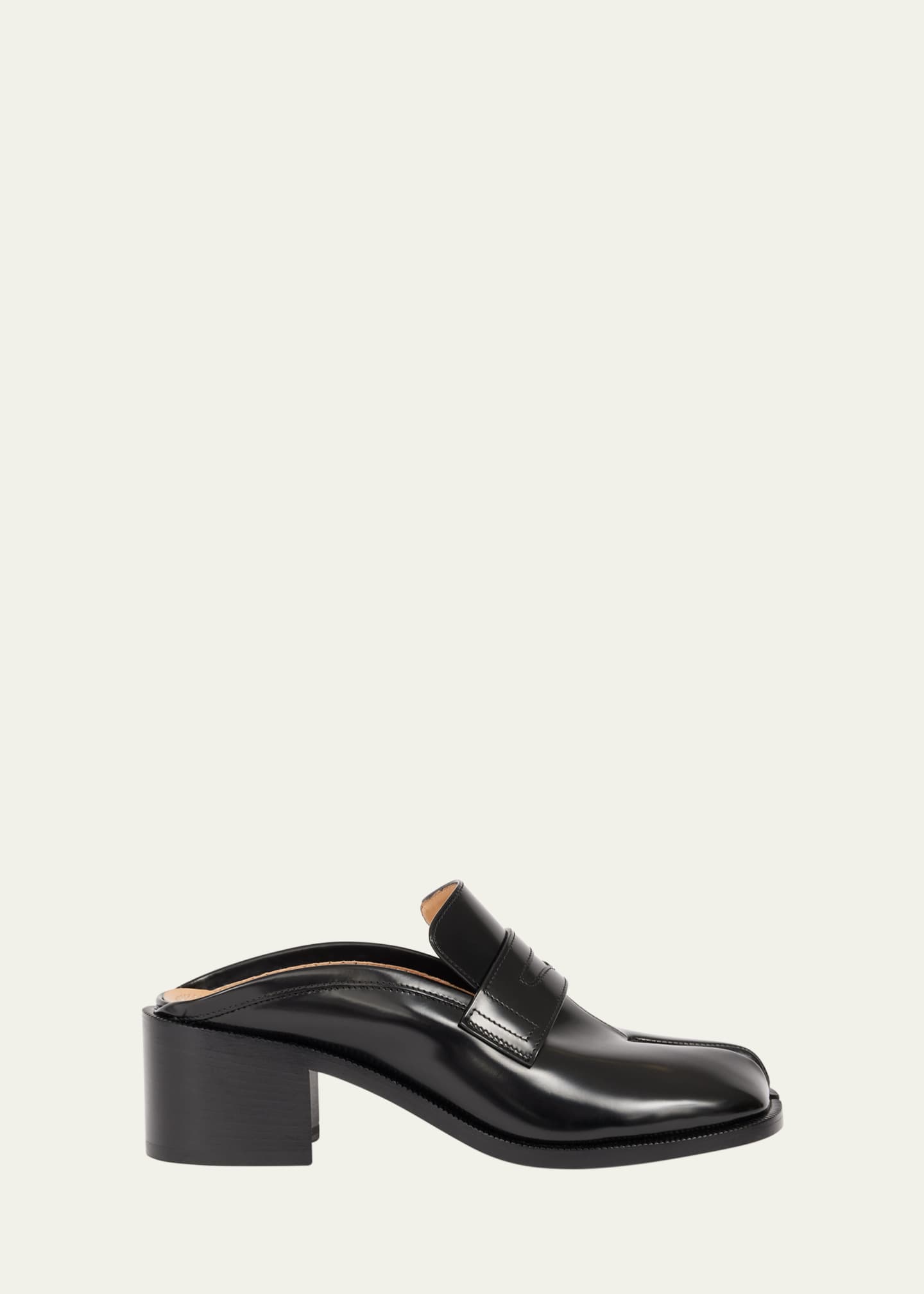 靴 Maison Margiela TABI MULE Maison Margiela - Tabi Loafer Mule | HBX - Globally Curated