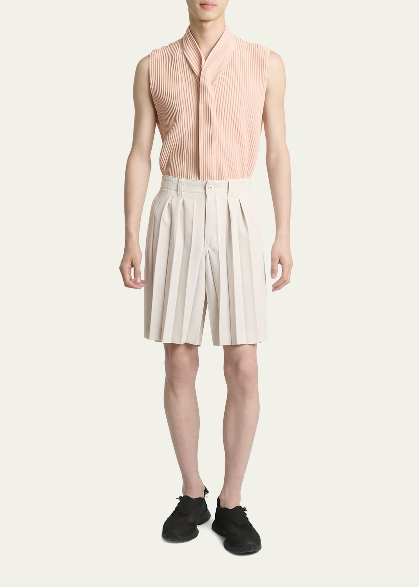ど*い様 HOMME PLISSE ISSEY MIYAKE プリーツ　ショート Homme Plisse Issey Miyake Men's Edge Ensemble Pleated Shorts