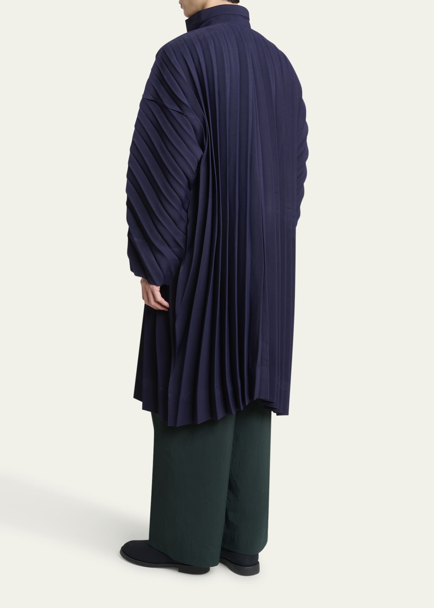 大人女性の Homme Plisse Issey Miyake Men's Navy Edge Pleated Overcoat 小物