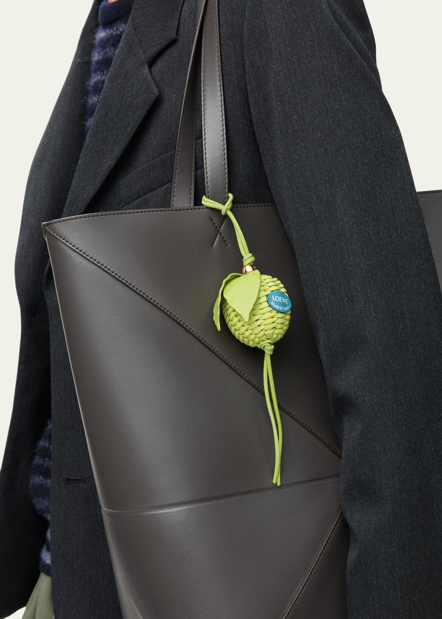 【美品！早い者勝ち！】LOEWE ロエベ アップル 林檎 バッグチャーム Loewe Granny Smith Apple Bag Charm - Bergdorf Goodman