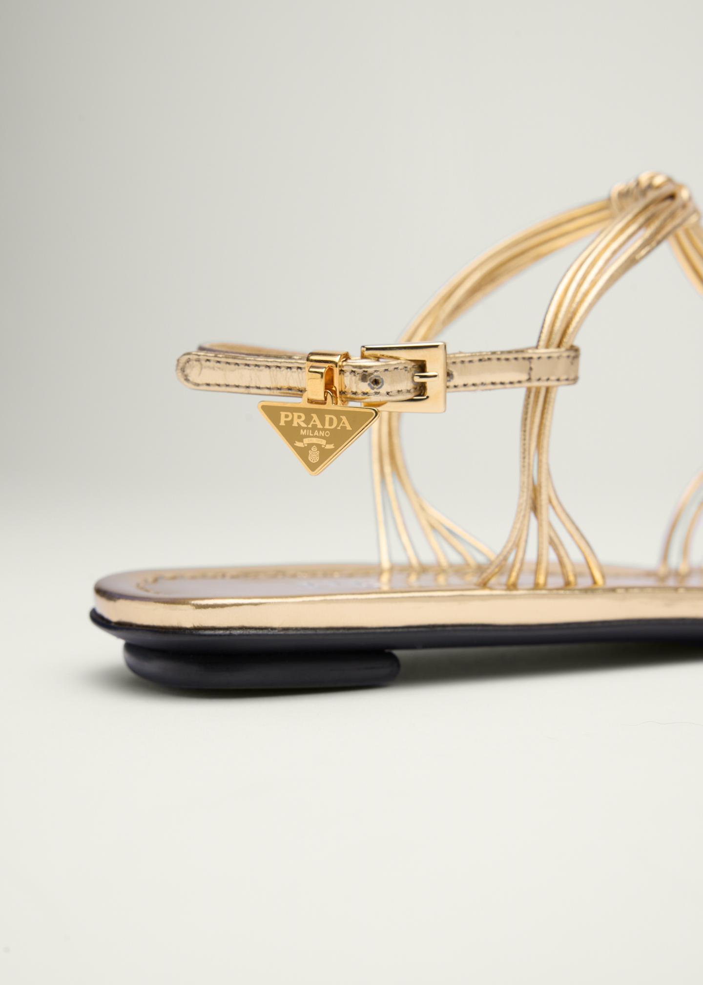 PRADA ゴールド　サンダル　ミュール Prada Knotted Metallic Leather Flat Sandals - Bergdorf Goodman
