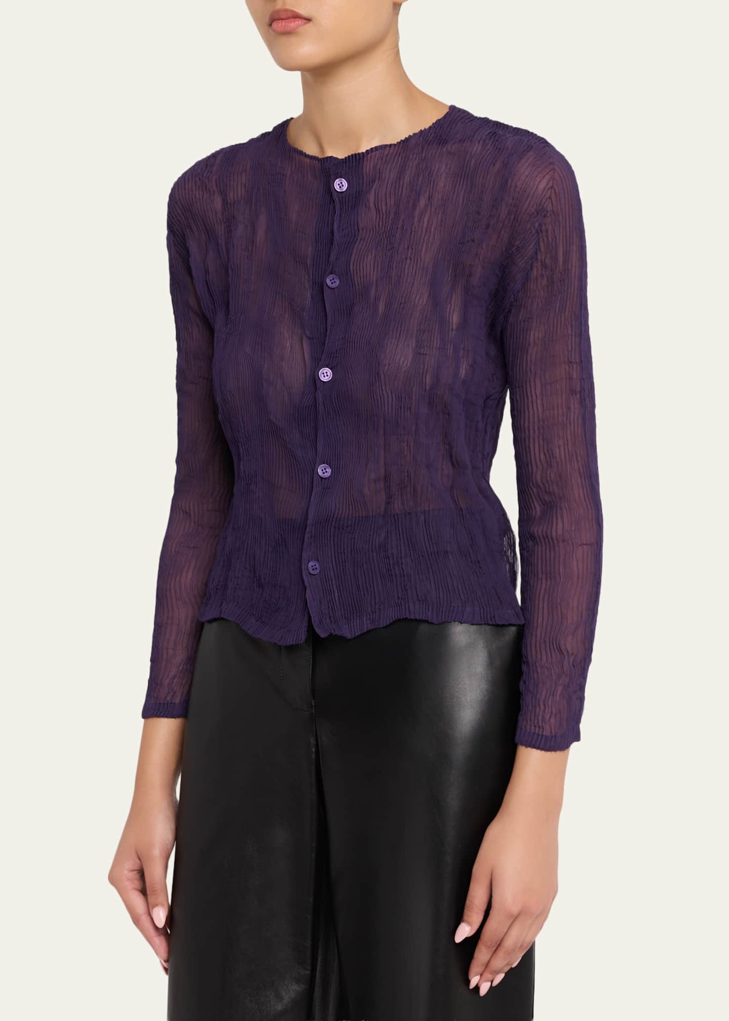 ISSEY MIYAKEのCHIFFON TWISTプリーツ、リバーシブル、黒紫 Issey Miyake Twisted Chiffon Plisse Cardigan - Bergdorf Goodman
