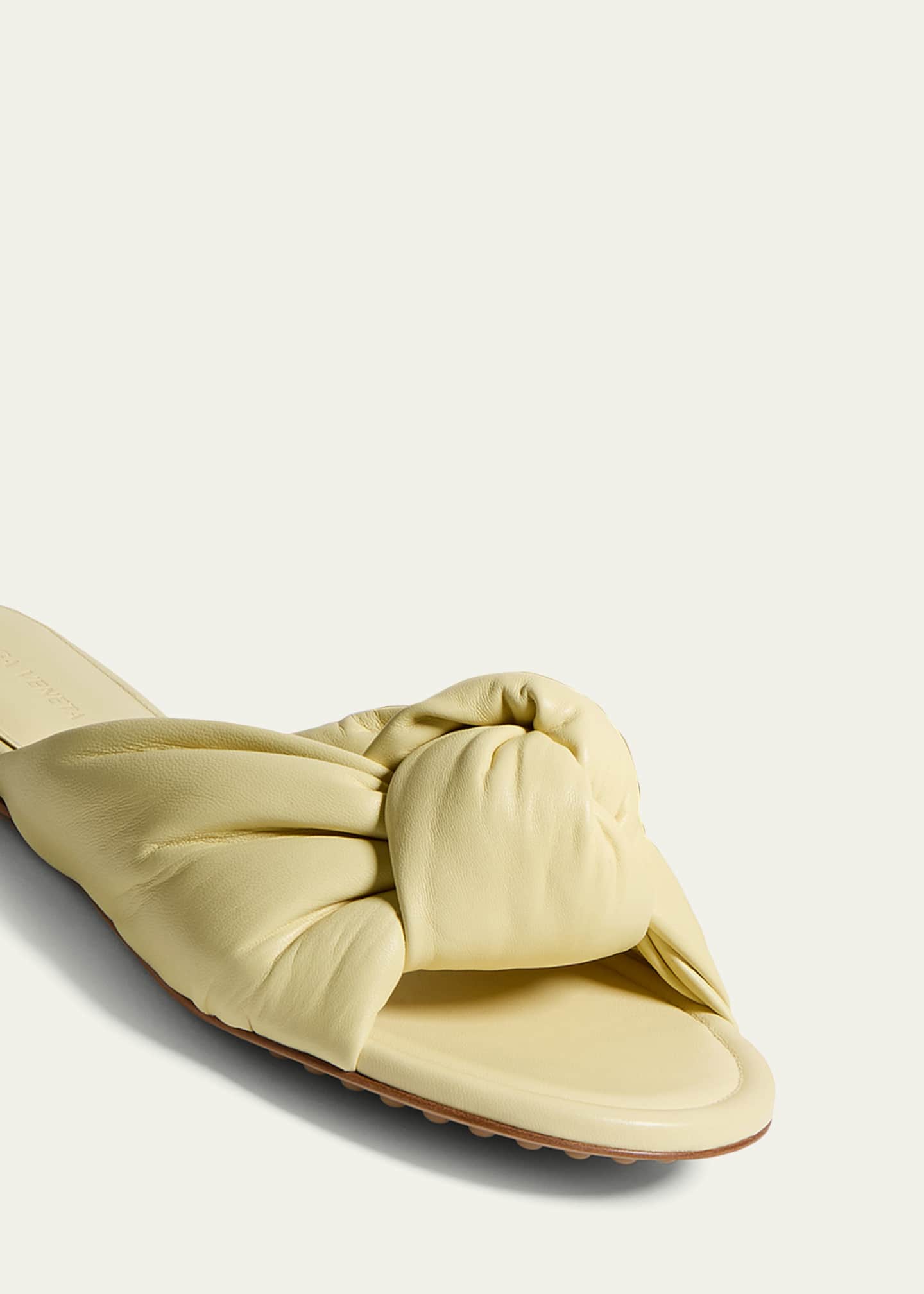 BOTTEGA VENETA デイジー スライダー サンダル スライド Bottega Veneta Lagoon Nappa Leather Knotted Flat Slide Sandals