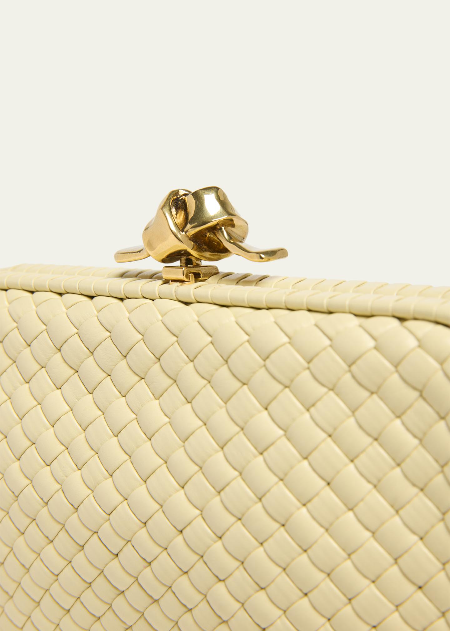 BOTTEGA VENETAレザーキルティングクラッチバッグ Bottega Veneta Puffy Leather Knot Clutch Bag - Bergdorf Goodman