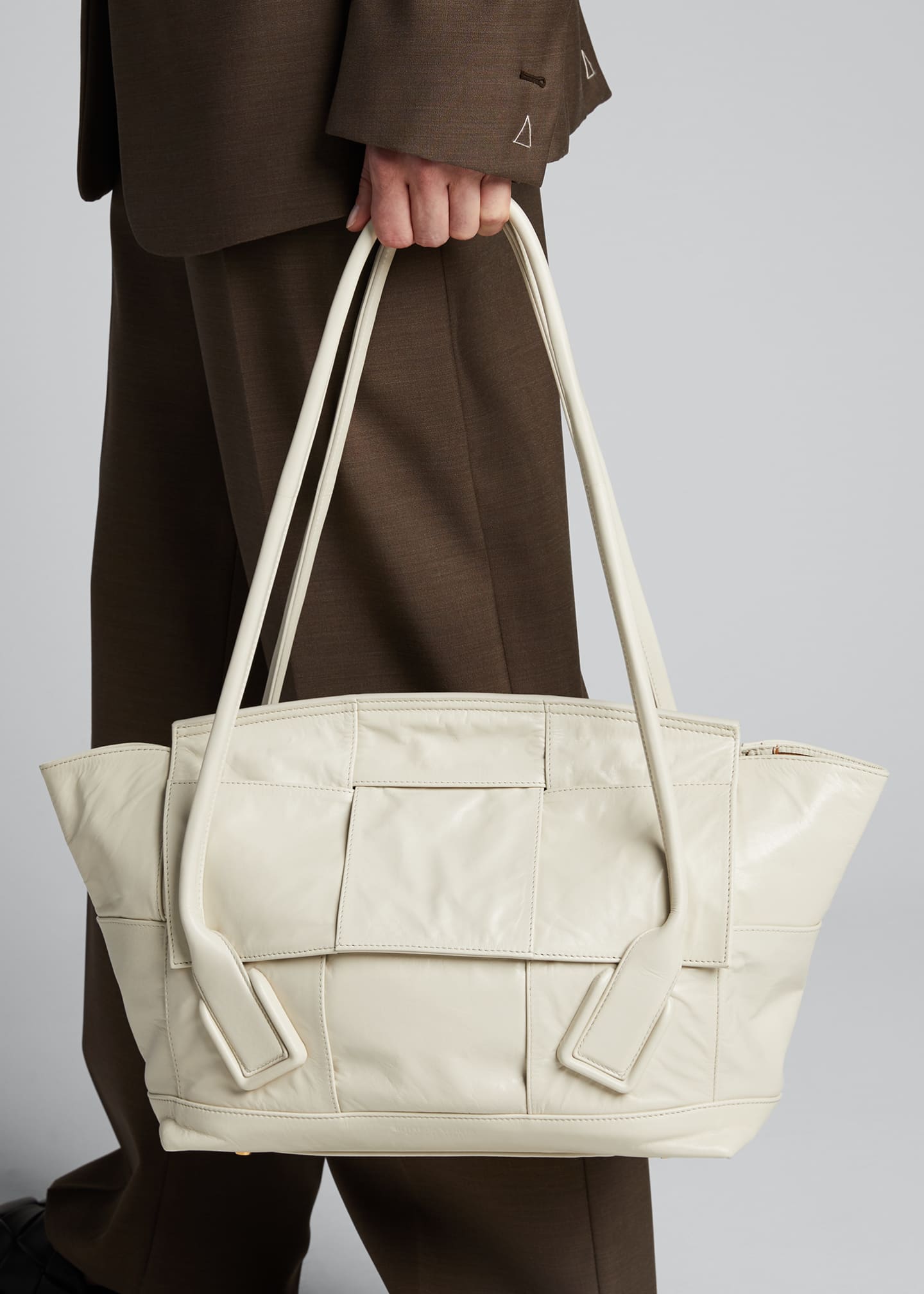 bottega veneta medium arco tote