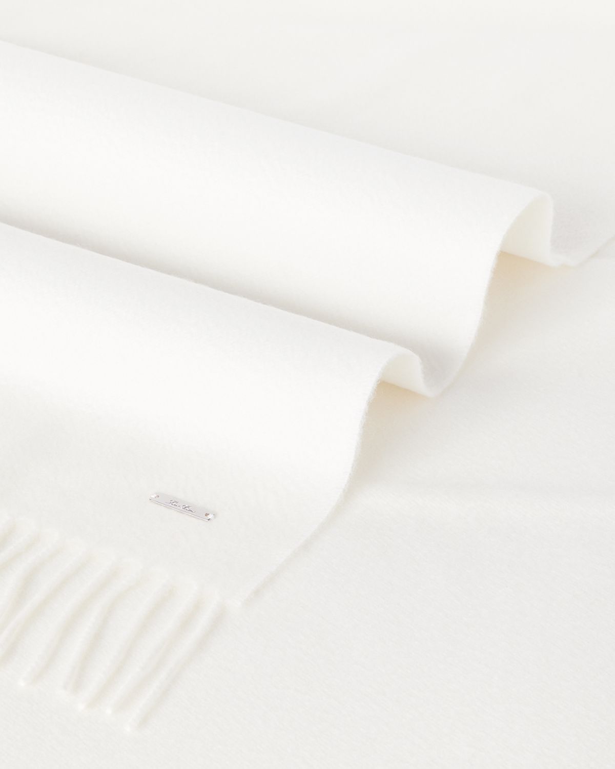 Loro Piana Cashmere Sciarpa Grande Fringe-Trim Scarf | Thumbnail 5 Loro Piana Cashmere Sciarpa Grande Fringe-Trim Scarf | Thumbnail 5